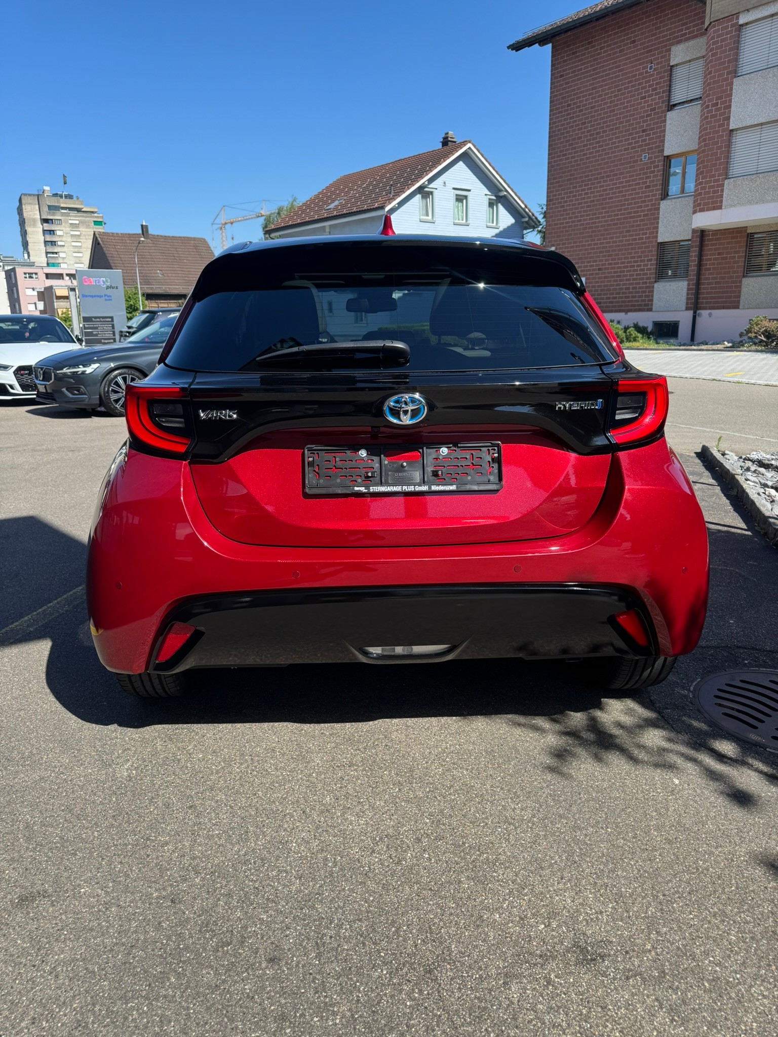 TOYOTA Yaris 1.5 Premium e-CVT-image-4