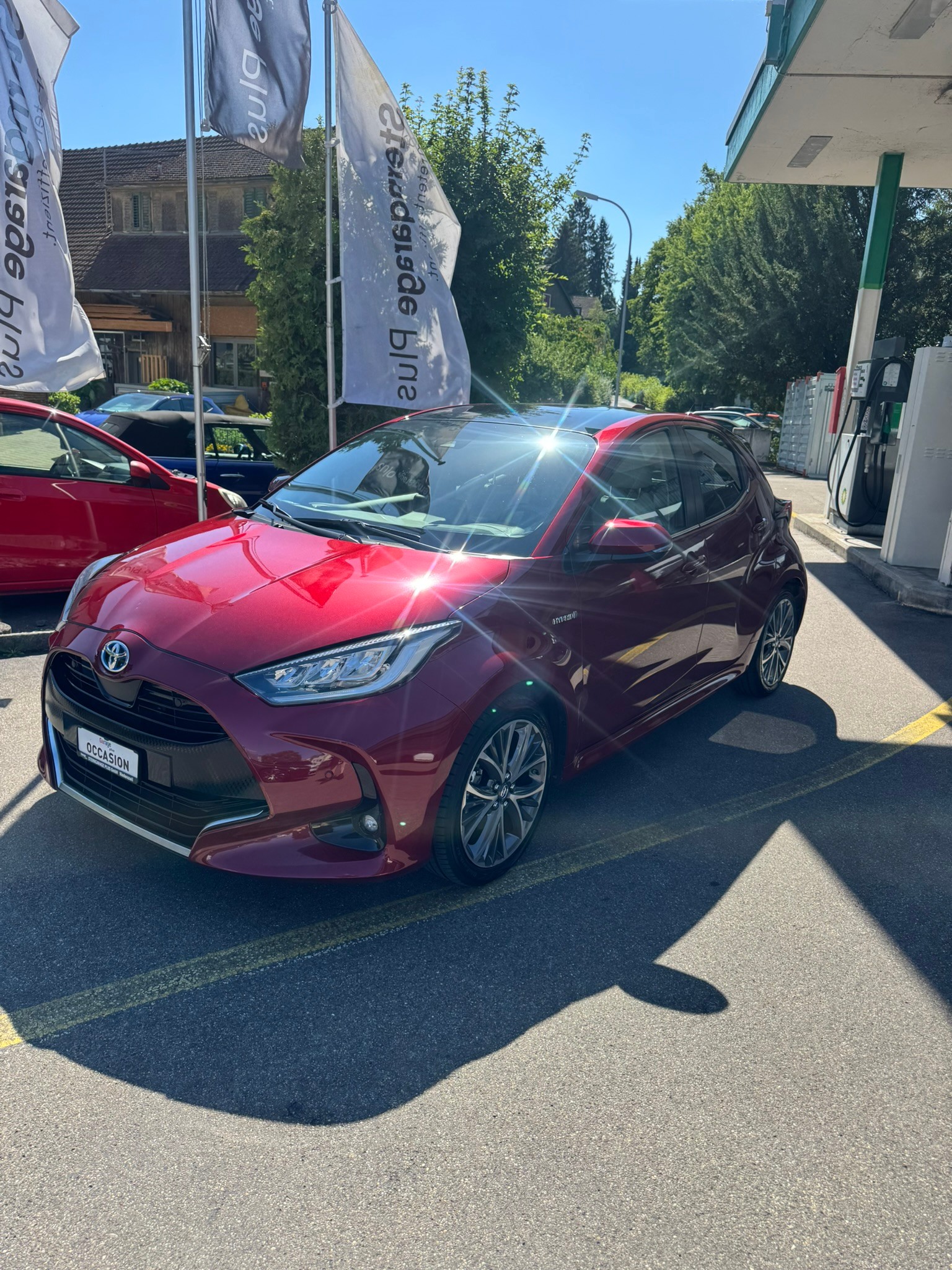 TOYOTA Yaris 1.5 Premium e-CVT-image-1