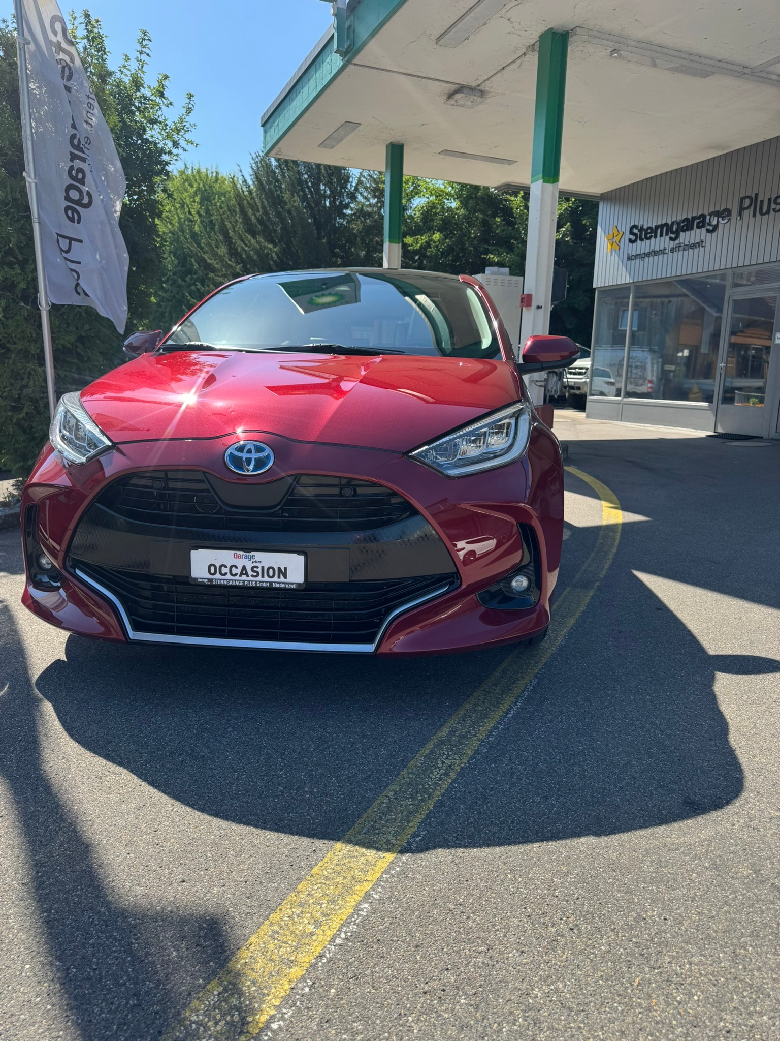 TOYOTA Yaris 1.5 Premium e-CVT-image-0