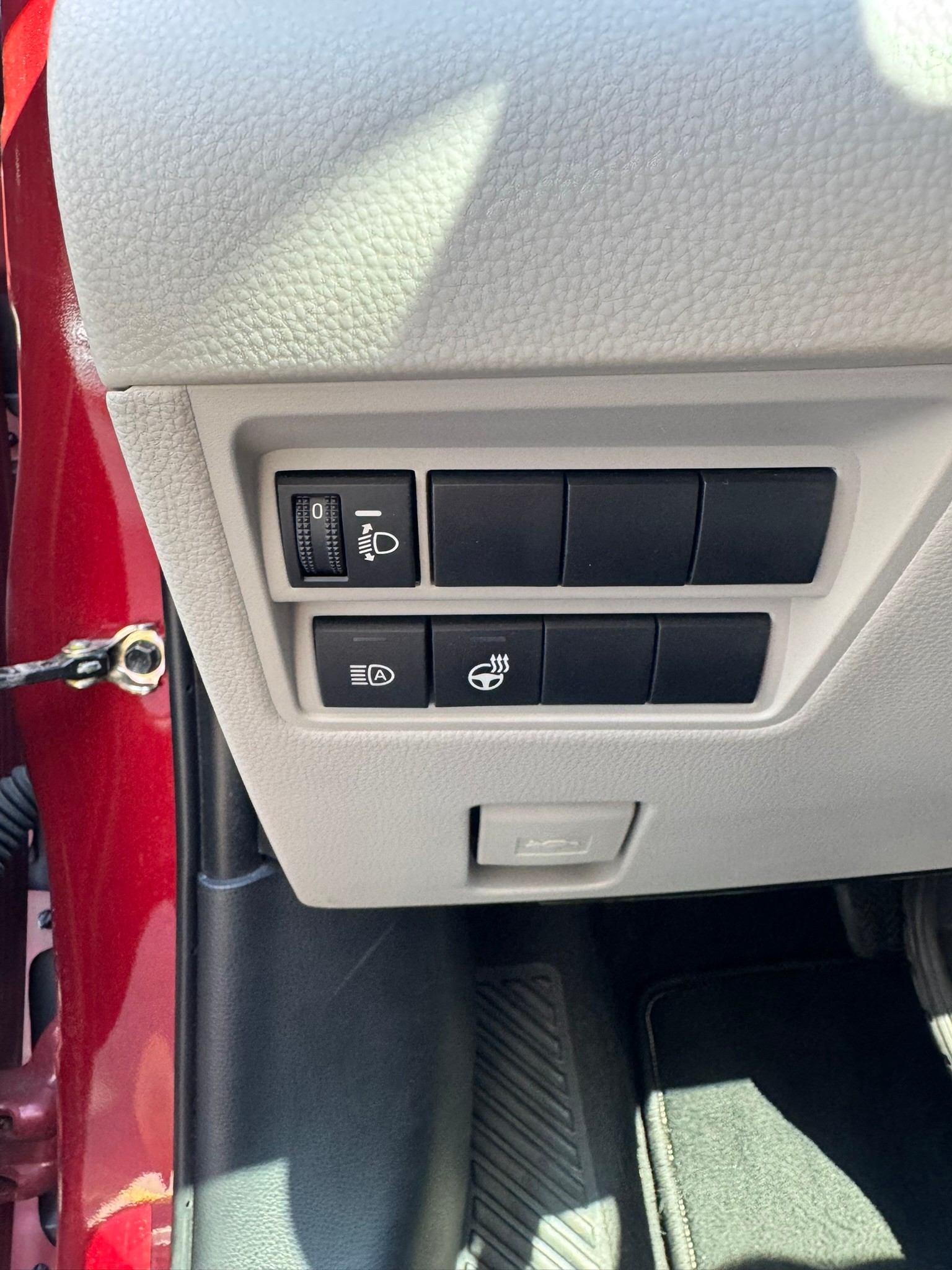 TOYOTA Yaris 1.5 Premium e-CVT-image-11