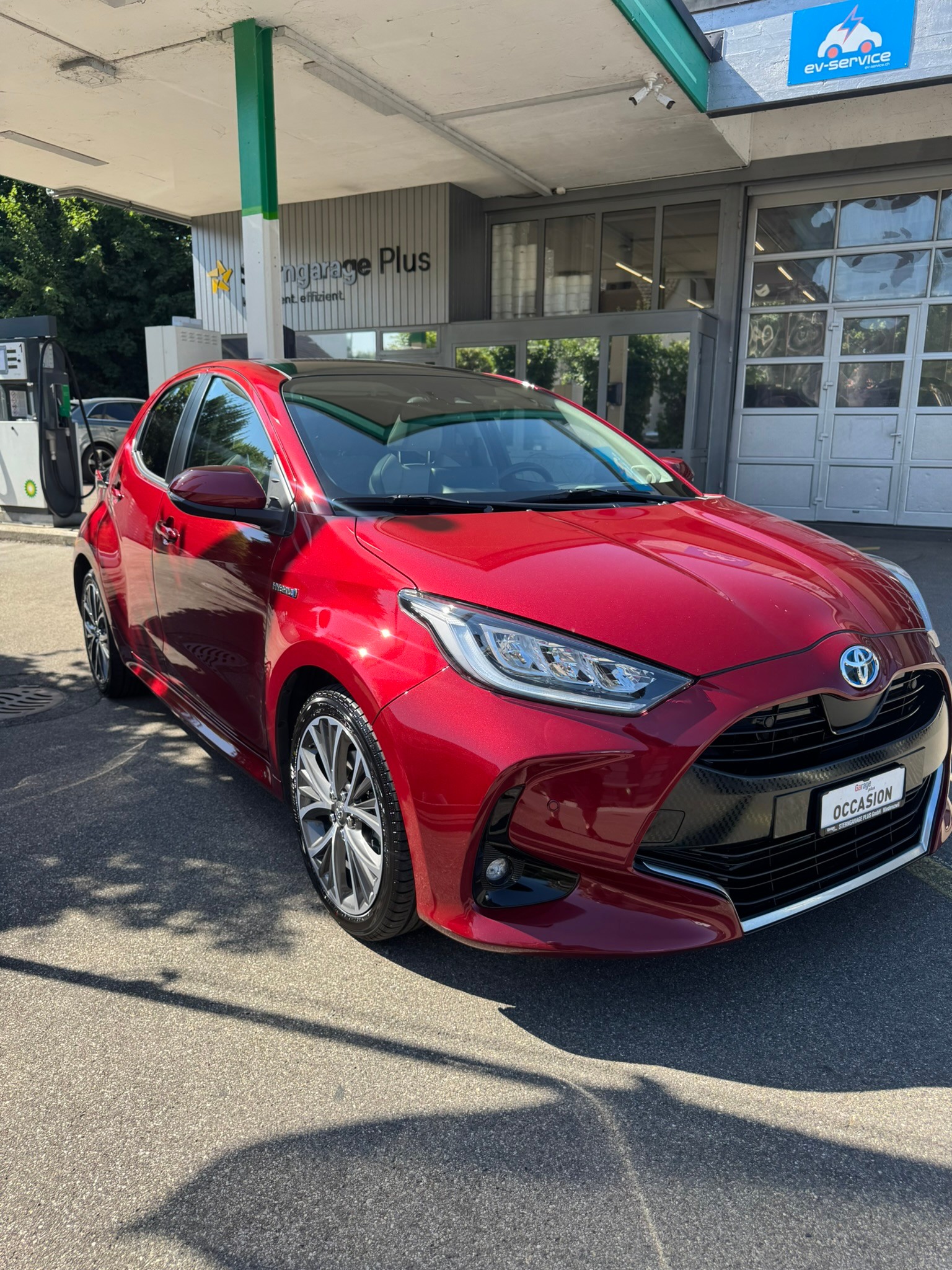 TOYOTA Yaris 1.5 Premium e-CVT-image-6