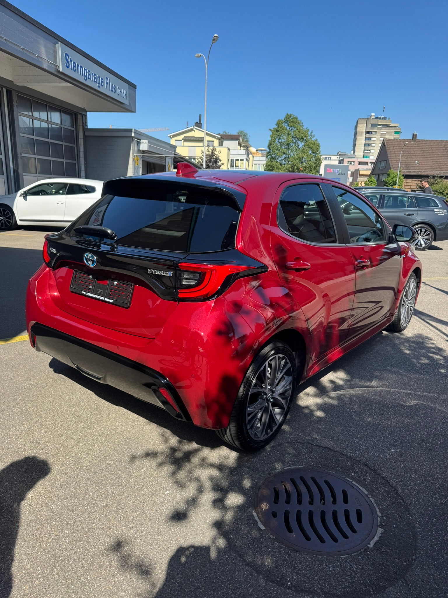 TOYOTA Yaris 1.5 Premium e-CVT-image-5