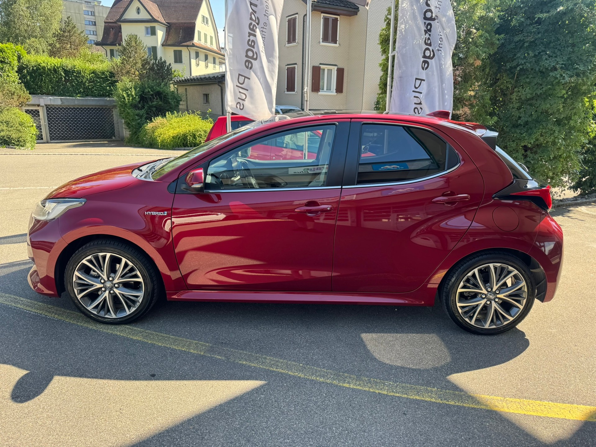 TOYOTA Yaris 1.5 Premium e-CVT-image-2
