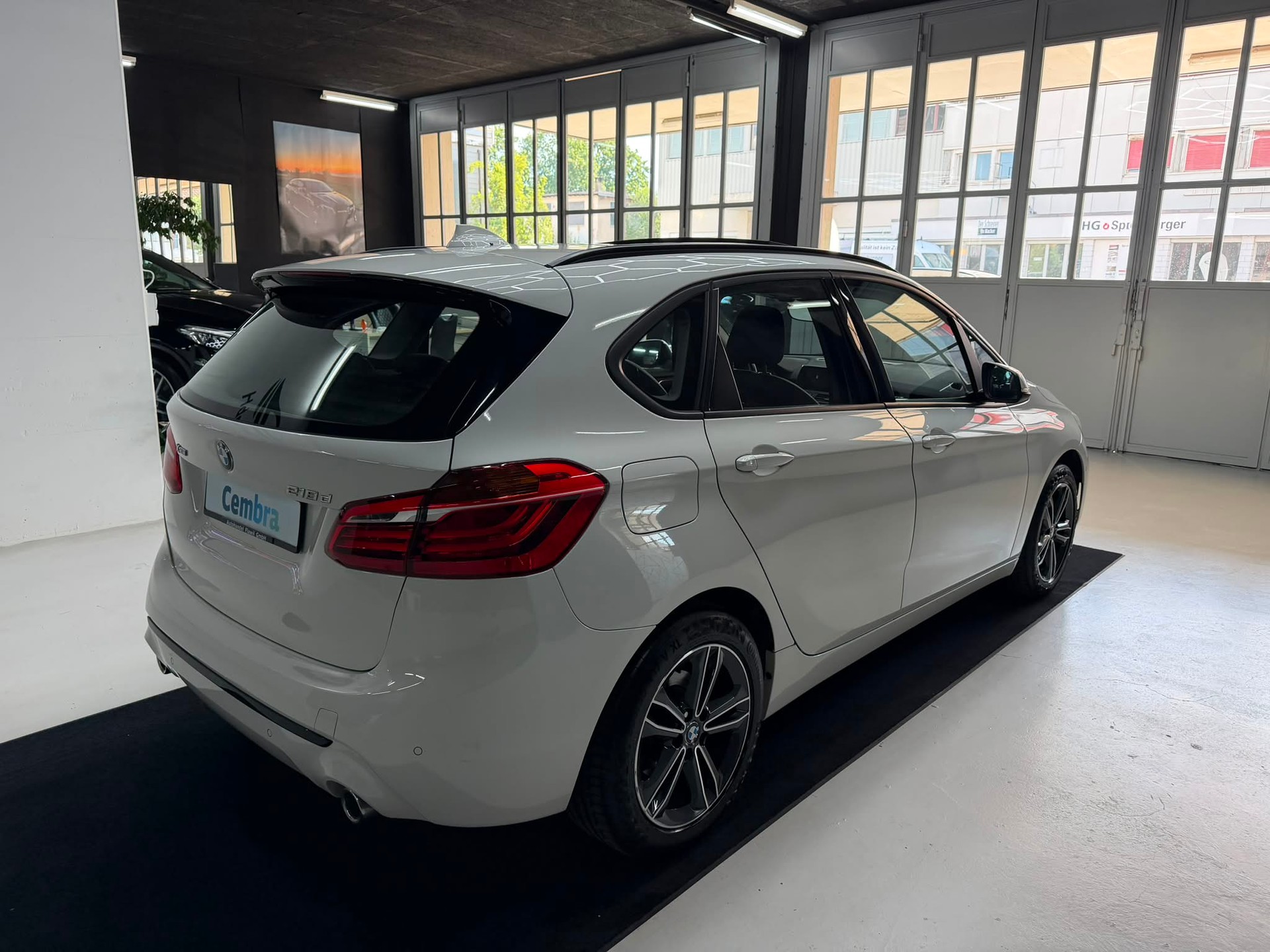 BMW 218d xDrive Active Tourer Steptronic Sport Line-image-14