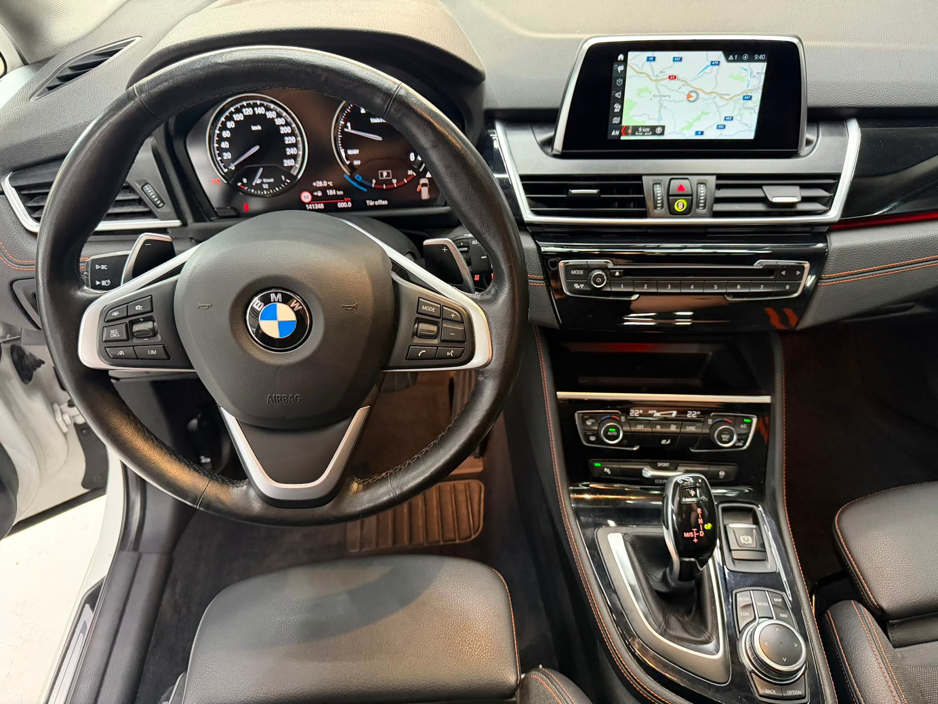 BMW 218d xDrive Active Tourer Steptronic Sport Line-image-7
