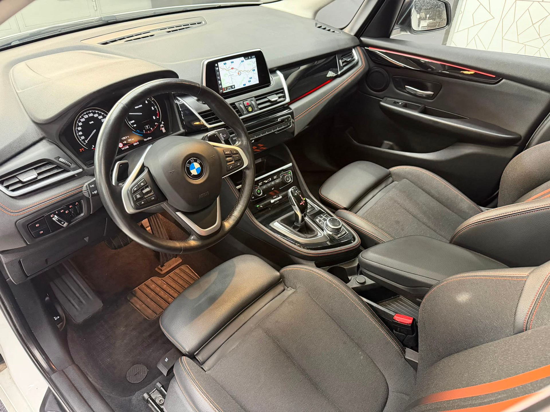 BMW 218d xDrive Active Tourer Steptronic Sport Line-image-5
