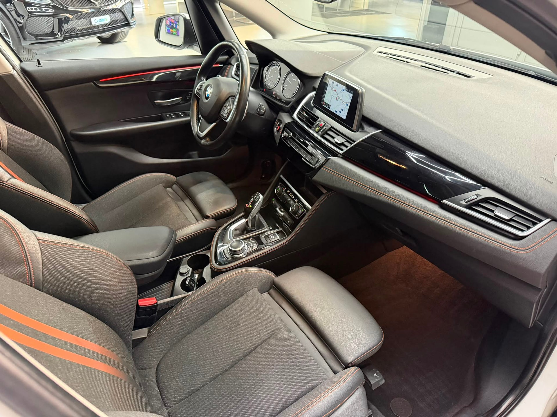 BMW 218d xDrive Active Tourer Steptronic Sport Line-image-6