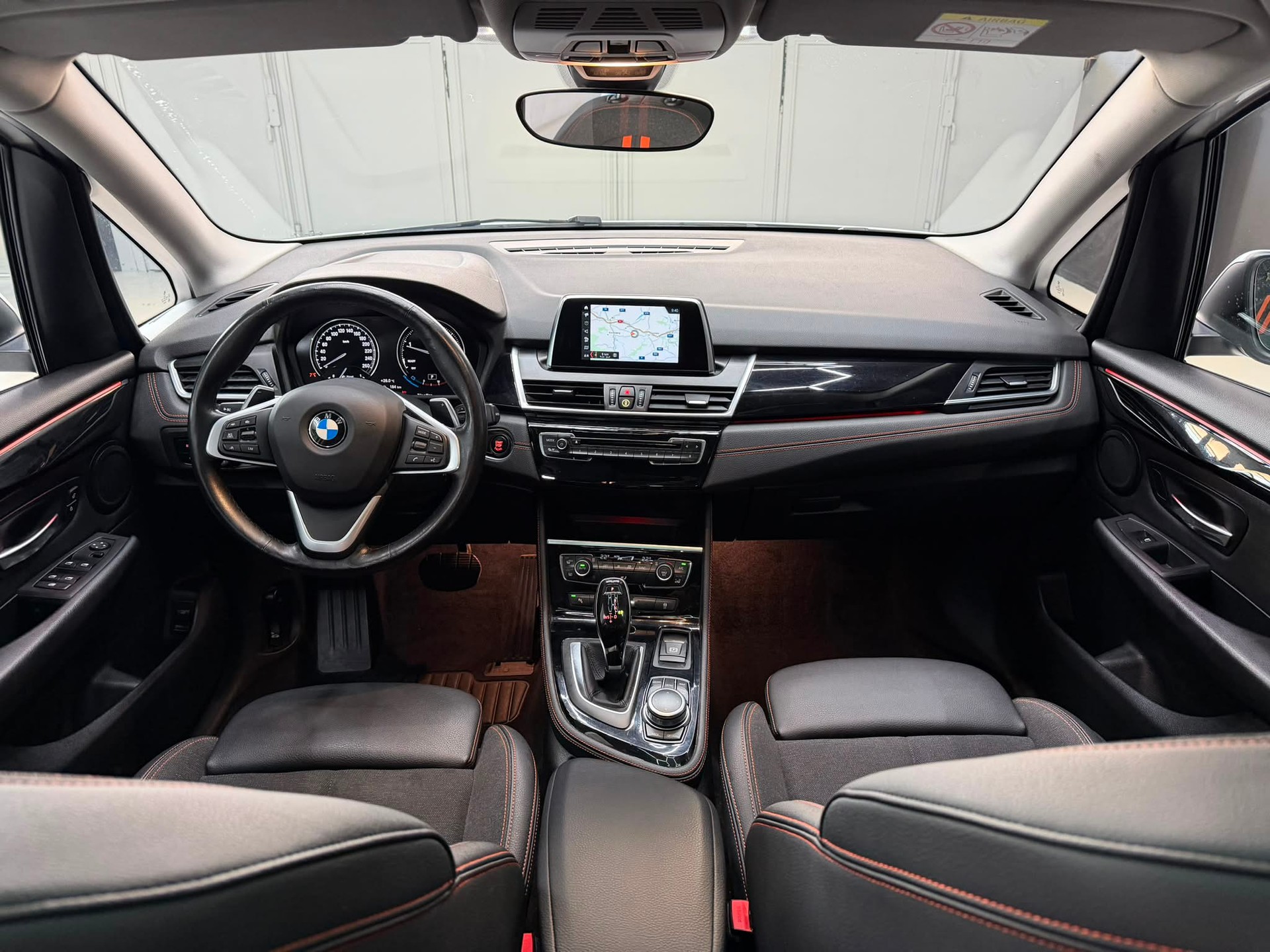 BMW 218d xDrive Active Tourer Steptronic Sport Line-image-4