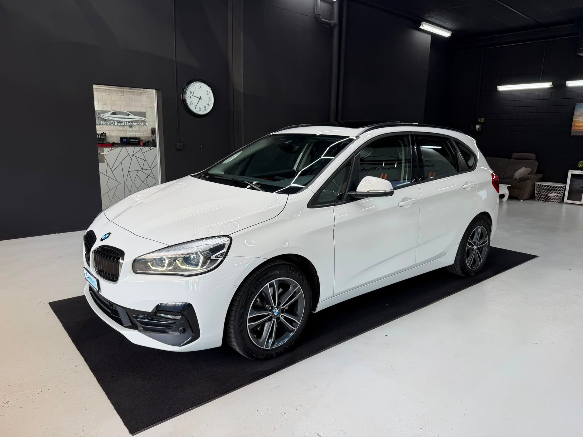 BMW 218d xDrive Active Tourer Steptronic Sport Line-image-2