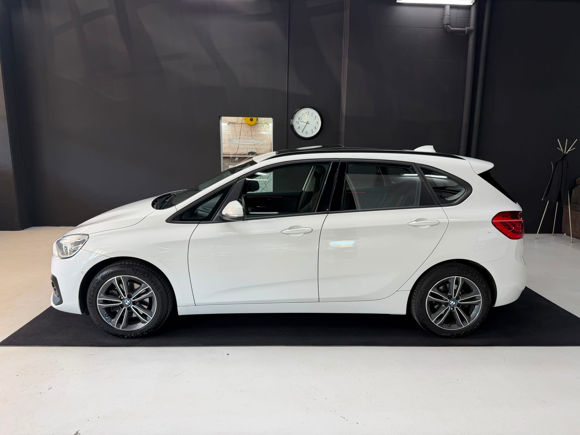 BMW 218d xDrive Active Tourer Steptronic Sport Line-image-3