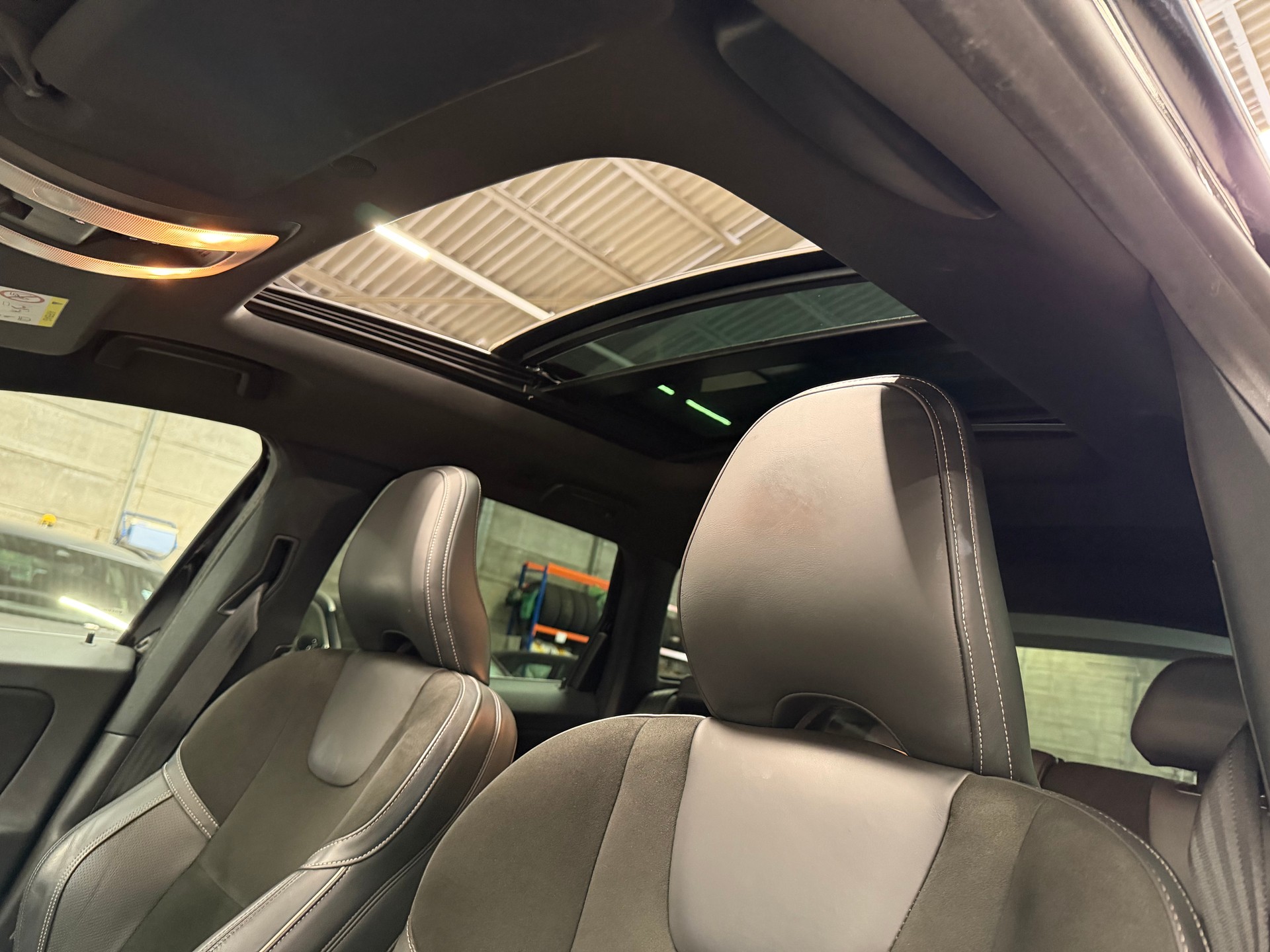 VOLVO XC60 D4 Momentum R-Design Geartronic-image-13