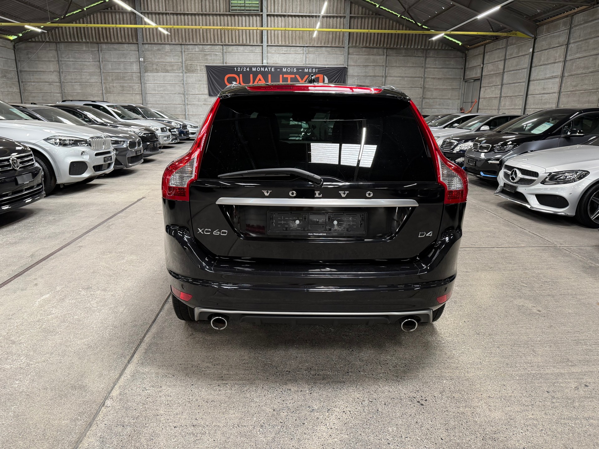 VOLVO XC60 D4 Momentum R-Design Geartronic-image-4