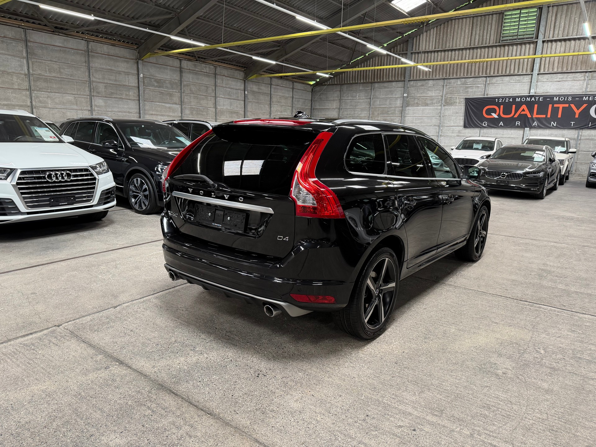 VOLVO XC60 D4 Momentum R-Design Geartronic-image-3
