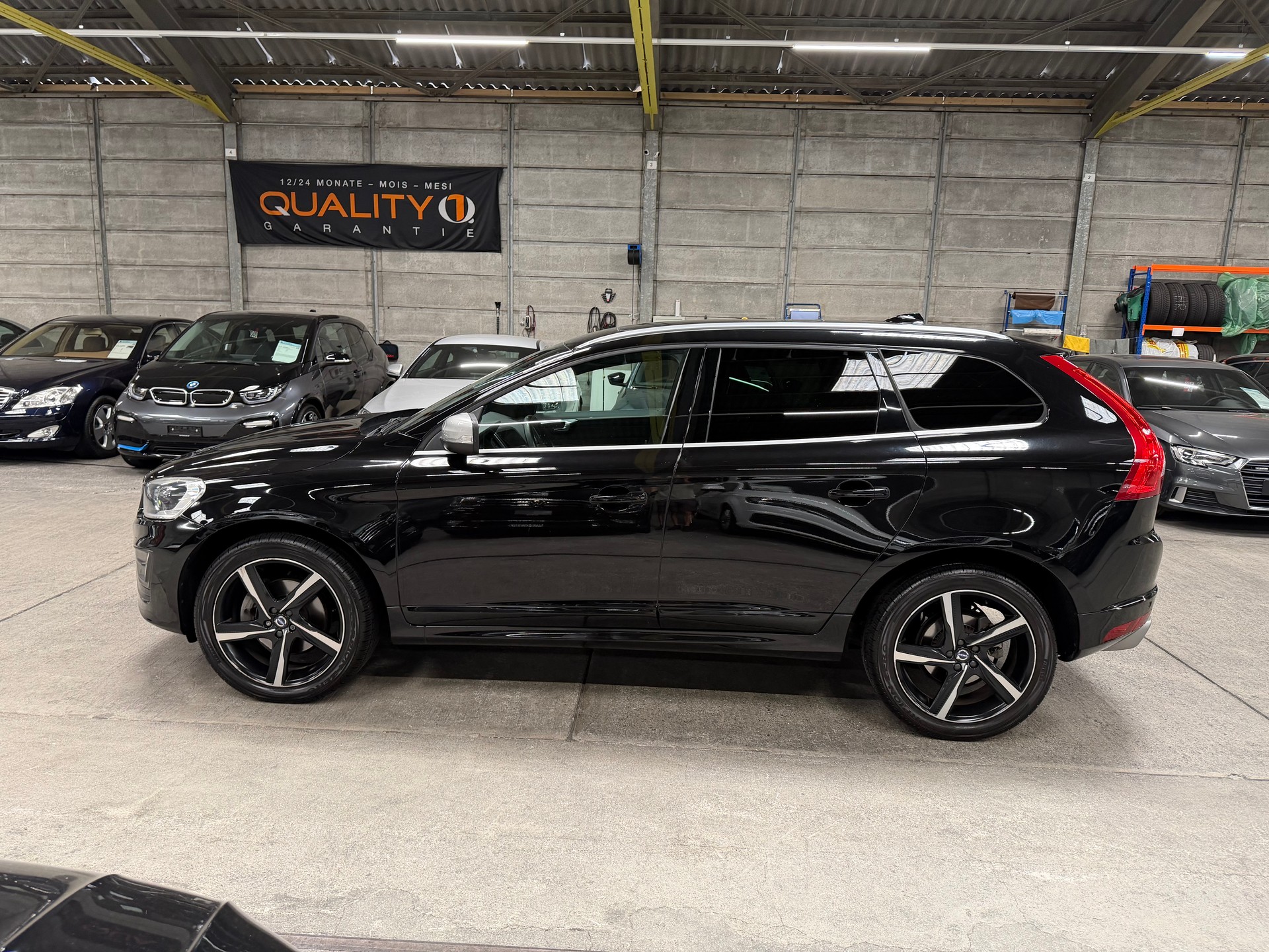 VOLVO XC60 D4 Momentum R-Design Geartronic-image-6