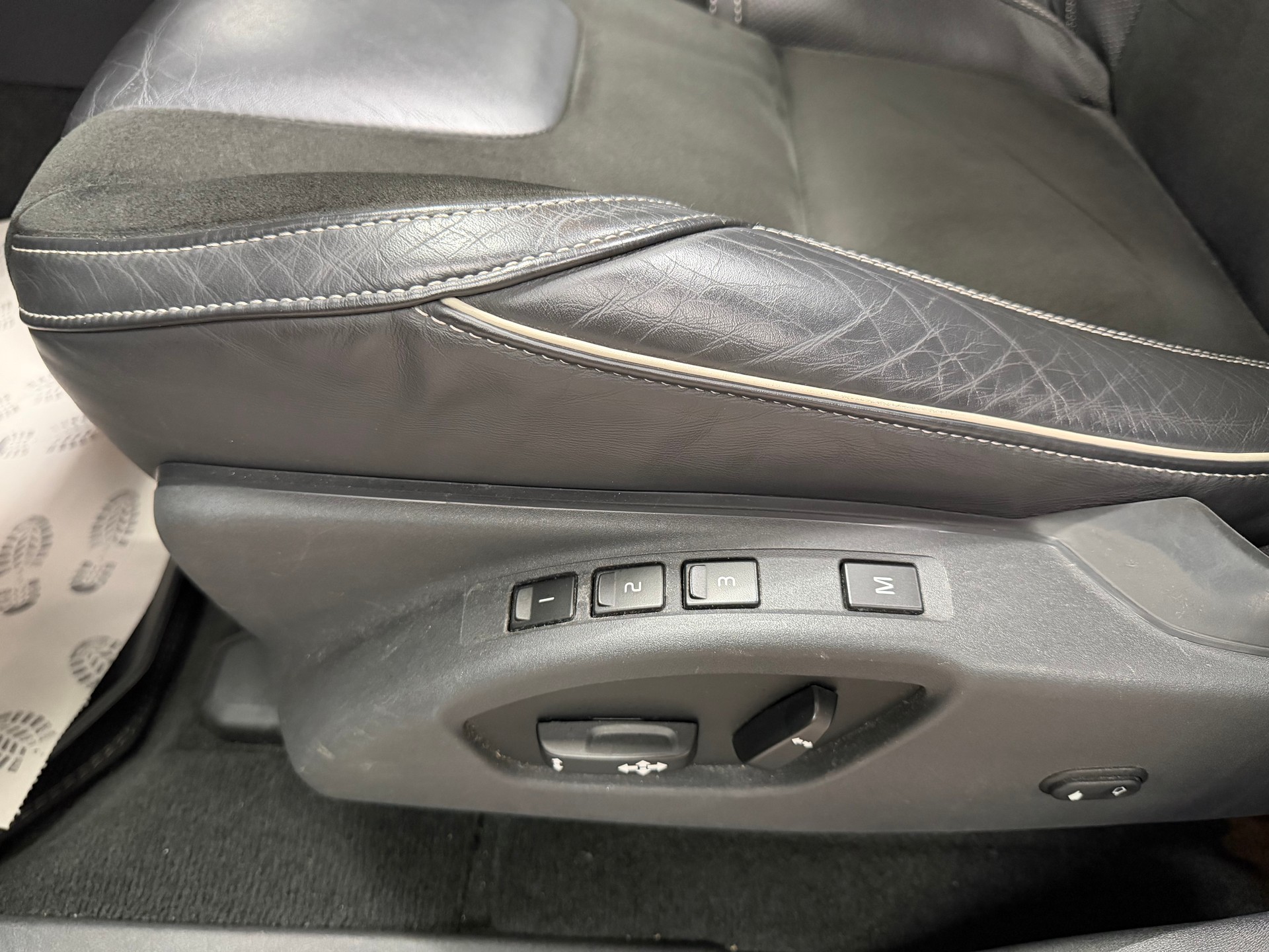 VOLVO XC60 D4 Momentum R-Design Geartronic-image-15