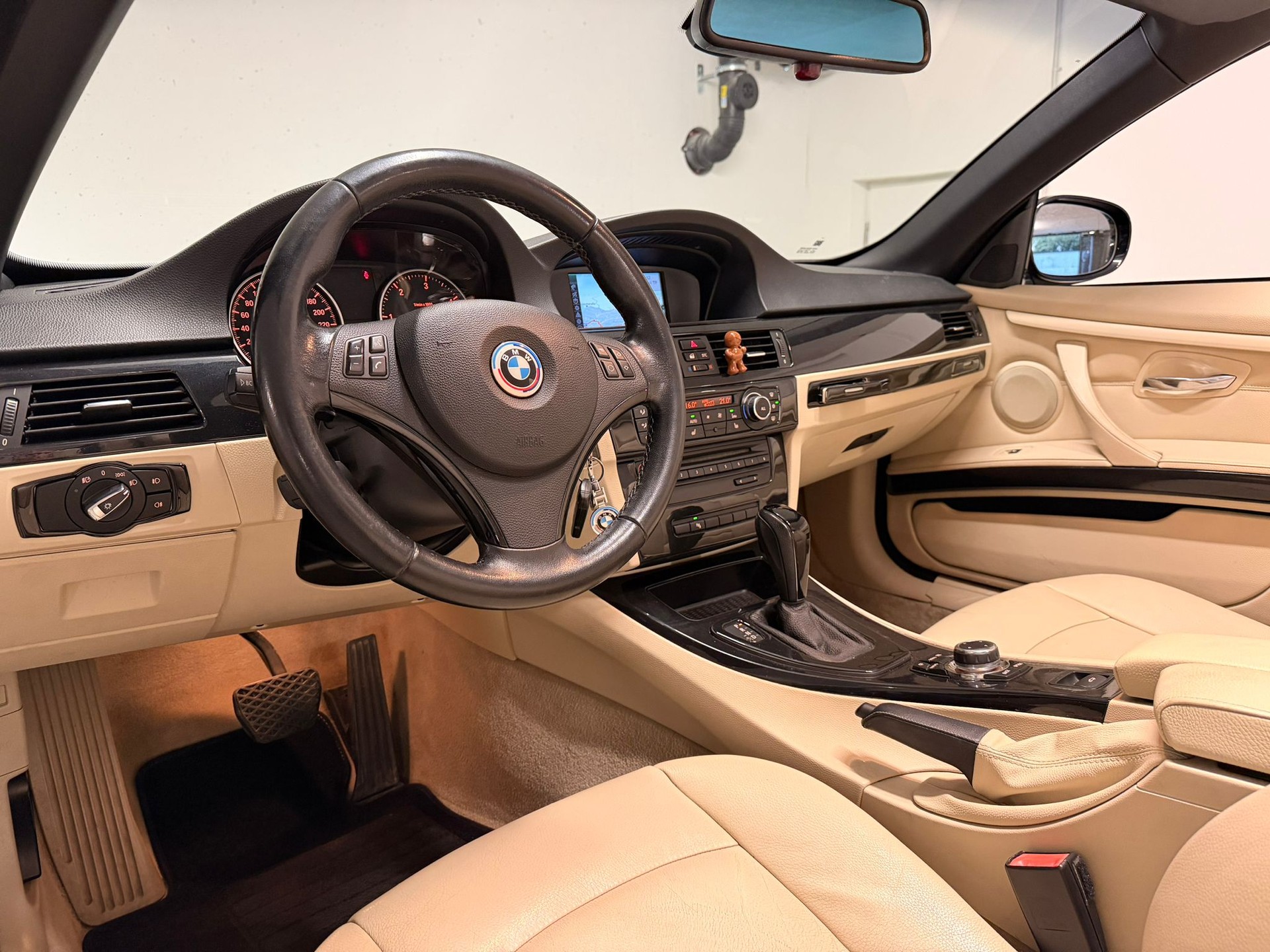 BMW 320d Cabriolet Steptronic-image-8