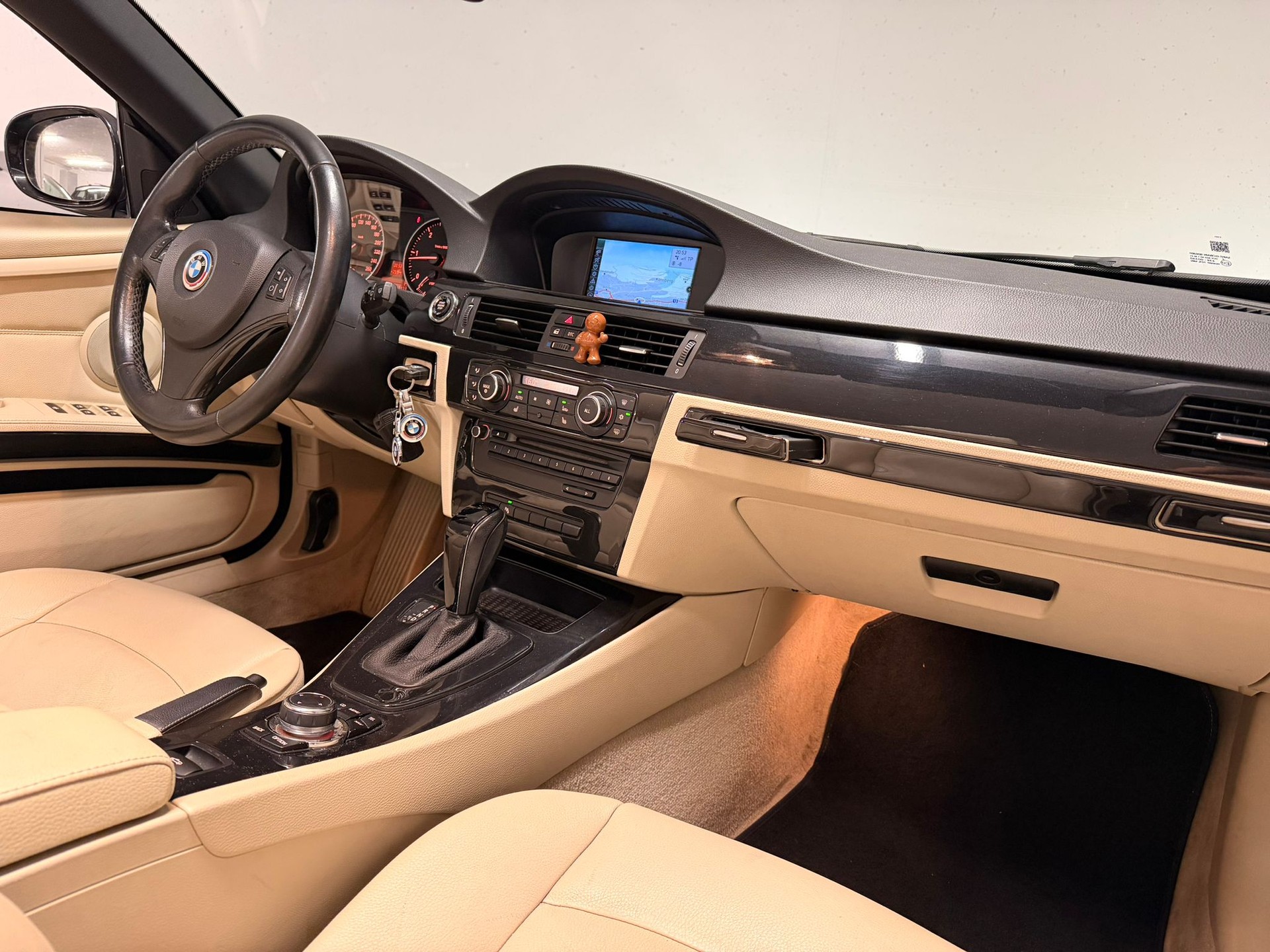 BMW 320d Cabriolet Steptronic-image-10