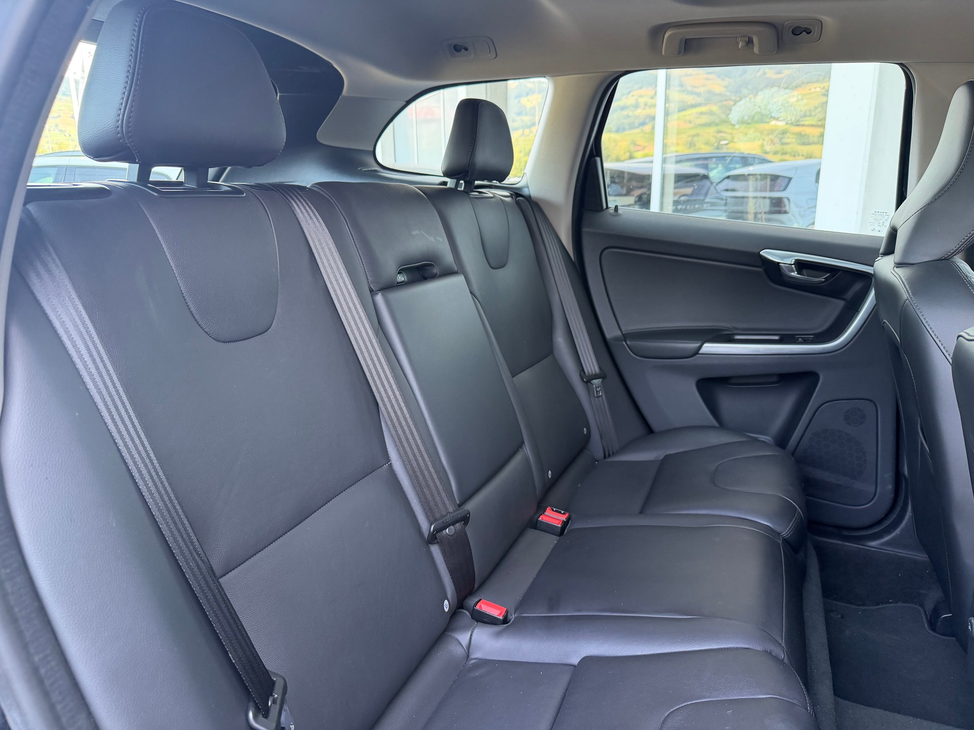 VOLVO XC60 D4 AWD Summum Geartronic-image-5