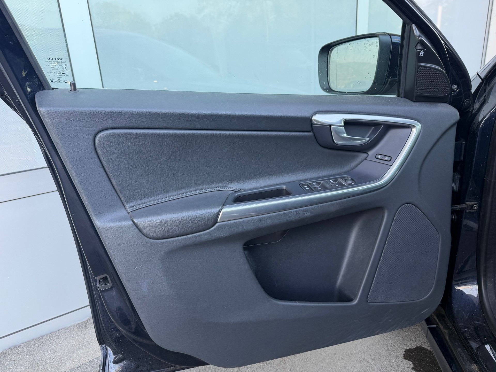 VOLVO XC60 D4 AWD Summum Geartronic-image-11
