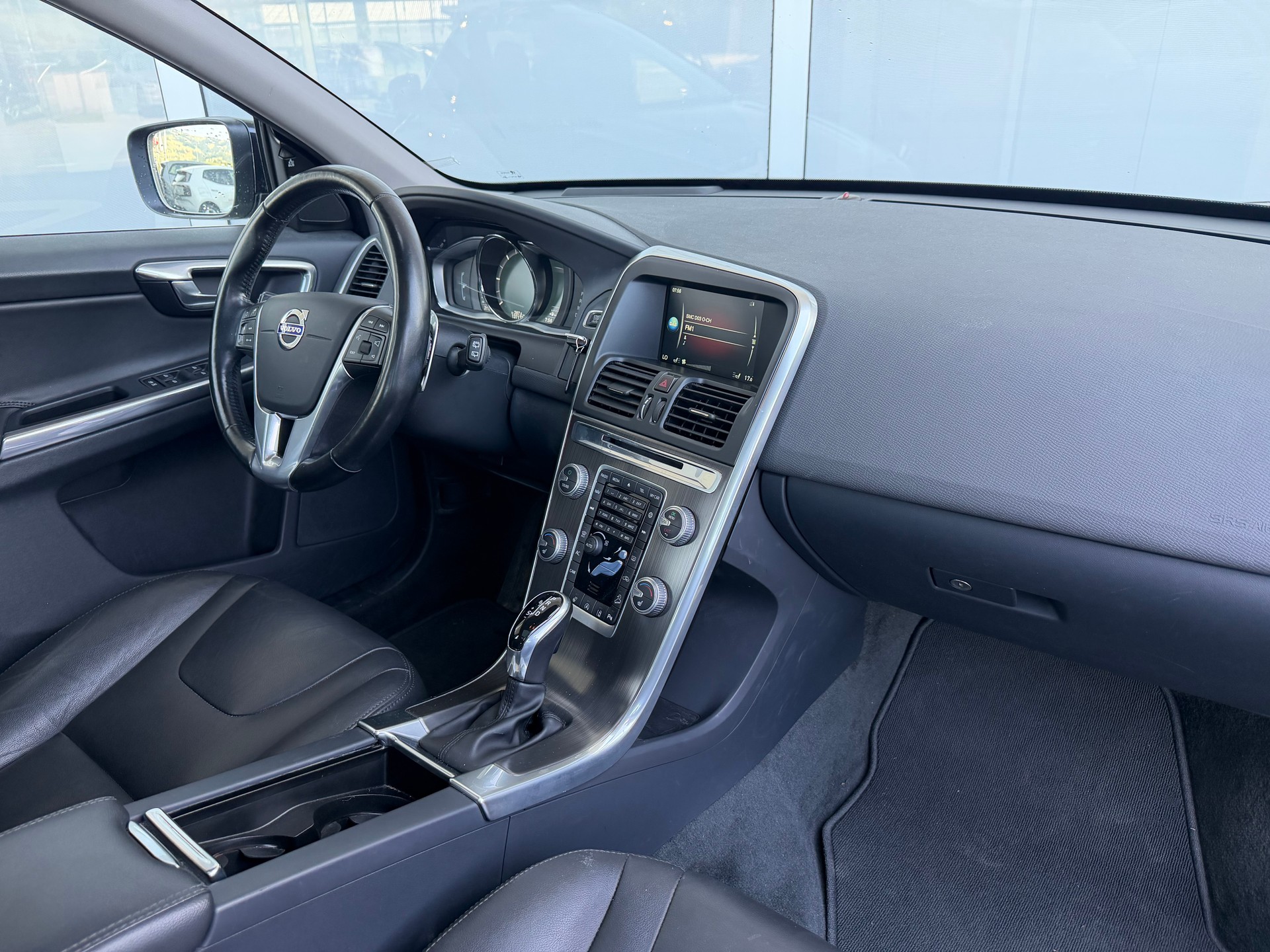 VOLVO XC60 D4 AWD Summum Geartronic-image-2