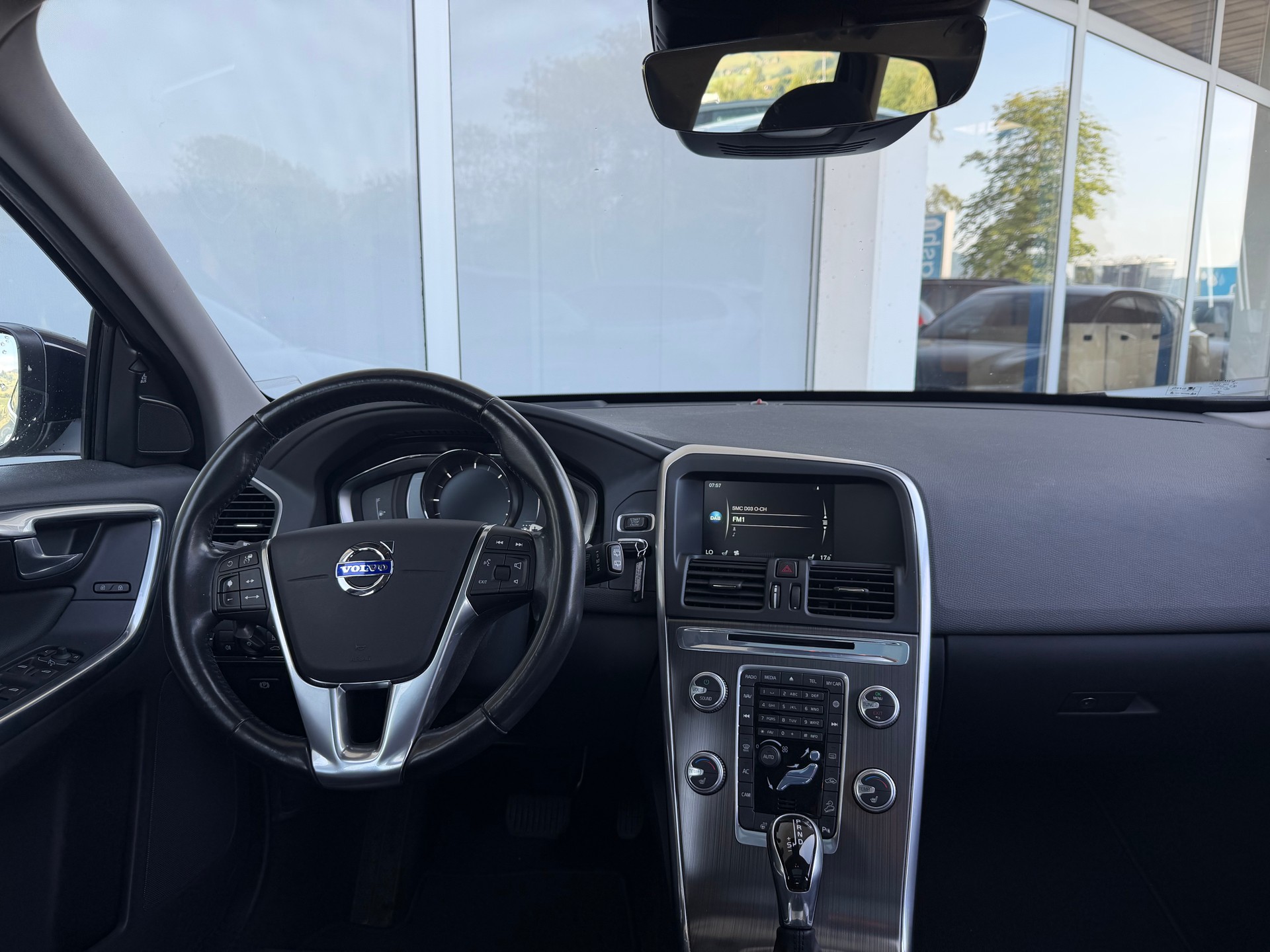 VOLVO XC60 D4 AWD Summum Geartronic-image-8