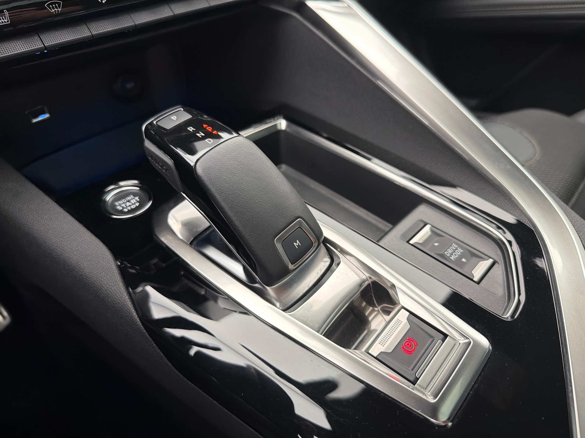 PEUGEOT 3008 1.2 PureTech GT-image-19