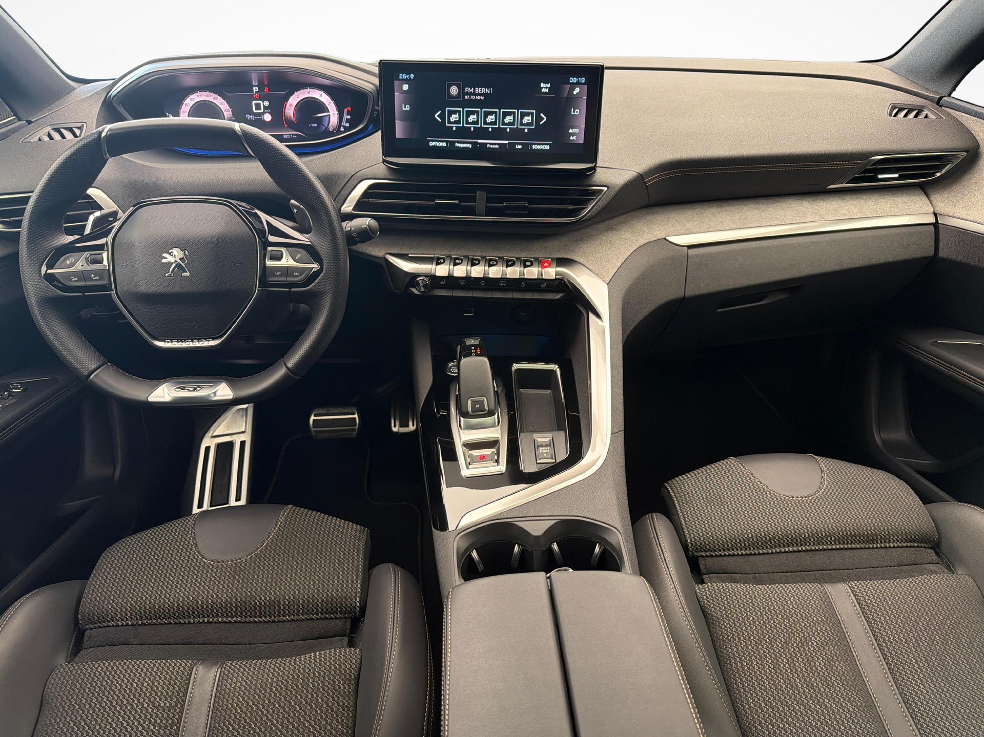 PEUGEOT 3008 1.2 PureTech GT-image-8