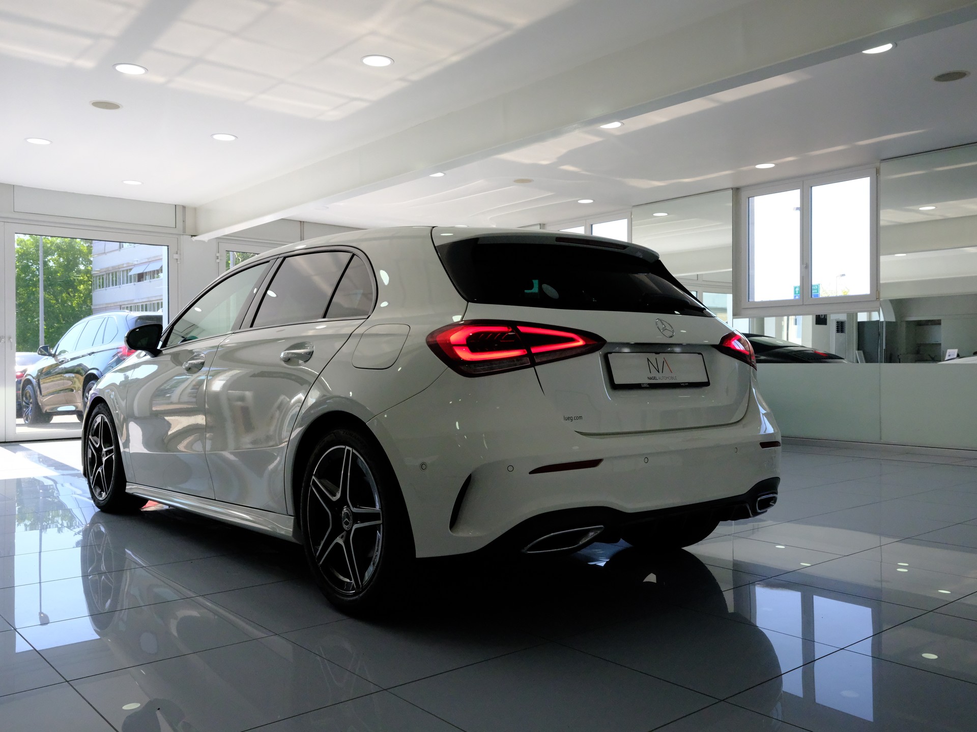 MERCEDES-BENZ A 180 AMG Line 7G-DCT-showroom-element-3
