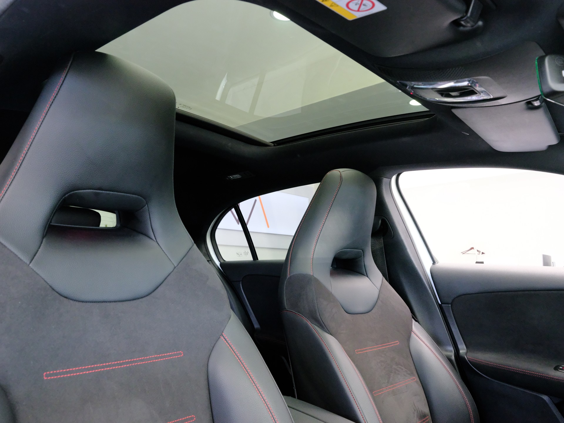MERCEDES-BENZ A 180 AMG Line 7G-DCT-image-14