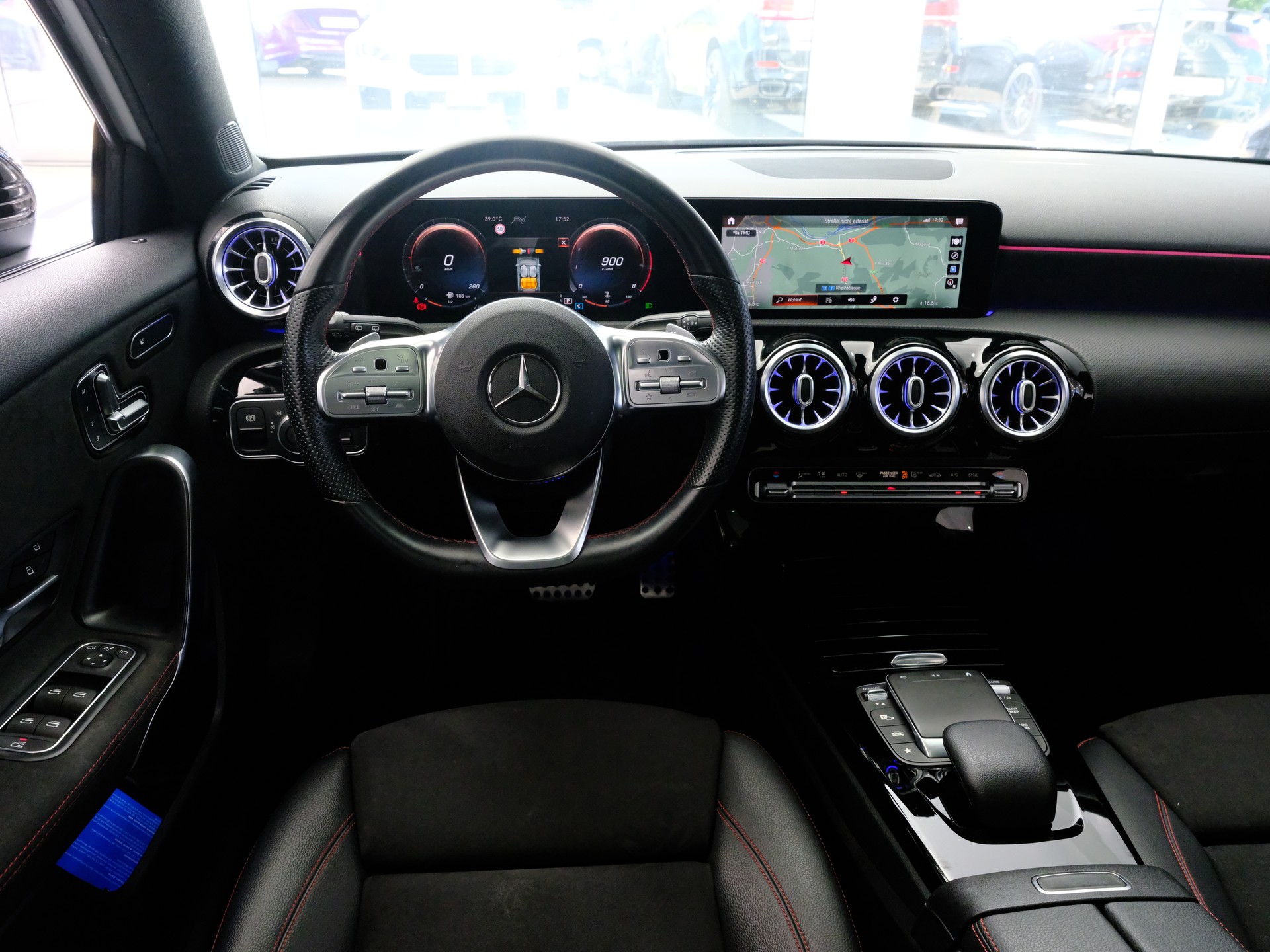 MERCEDES-BENZ A 180 AMG Line 7G-DCT-image-10