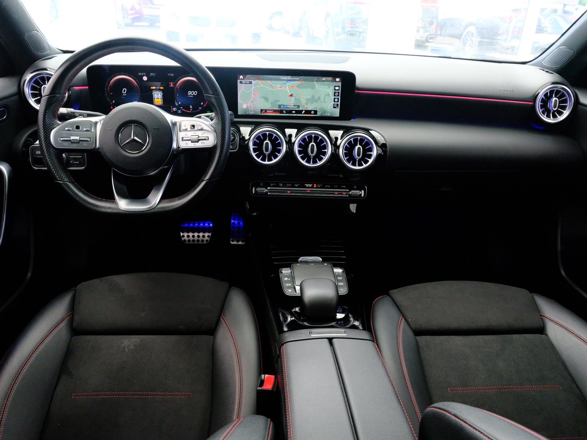 MERCEDES-BENZ A 180 AMG Line 7G-DCT-image-11