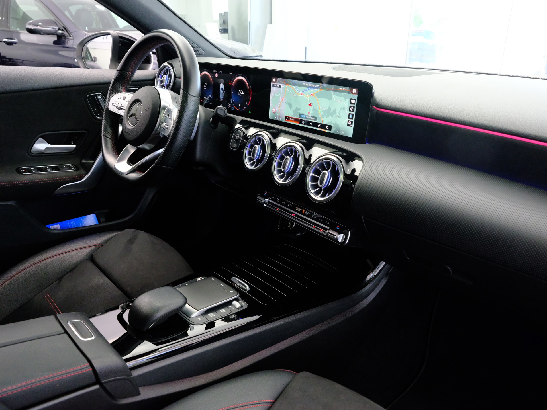 MERCEDES-BENZ A 180 AMG Line 7G-DCT-image-12