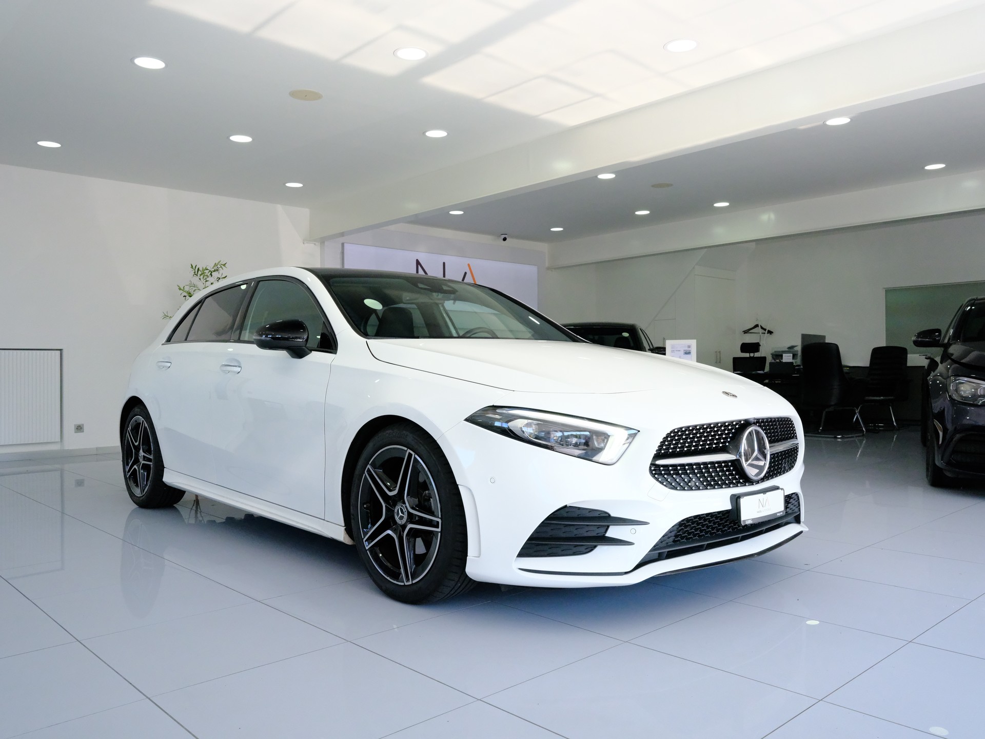 MERCEDES-BENZ A 180 AMG Line 7G-DCT-showroom-element-1