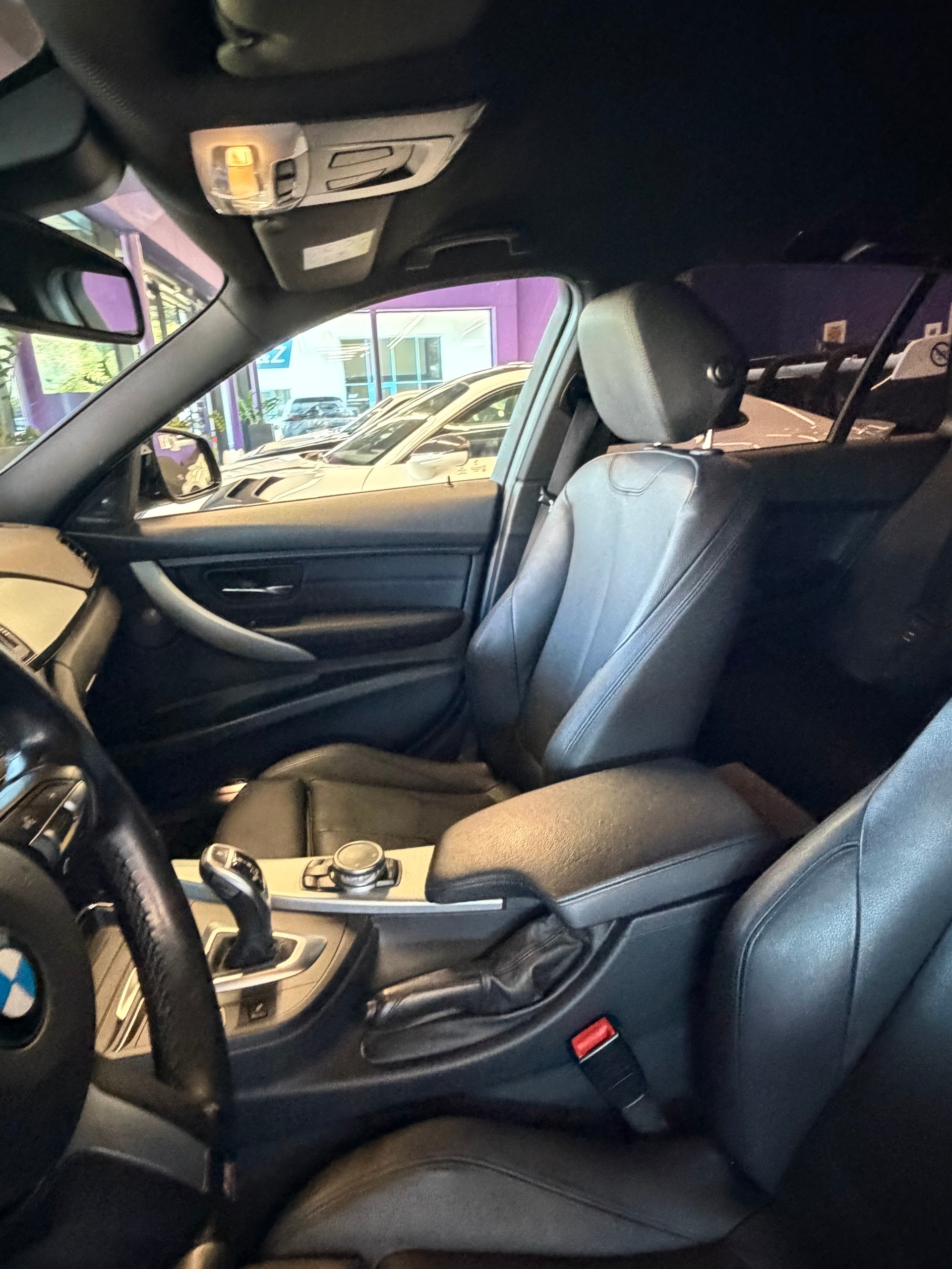 BMW 335i xDrive Touring Steptronic-image-12