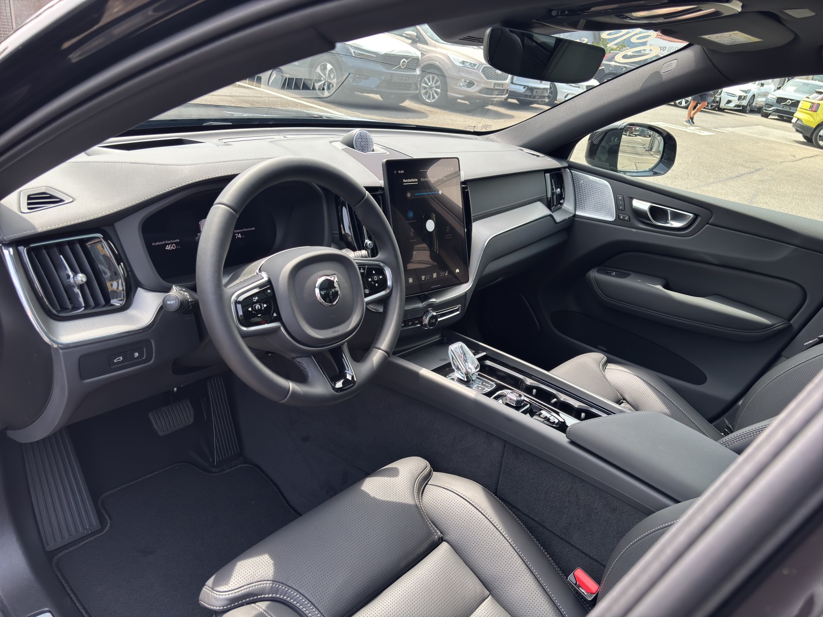 VOLVO XC60 2.0 T8 TE Black Edition eAWD-image-9