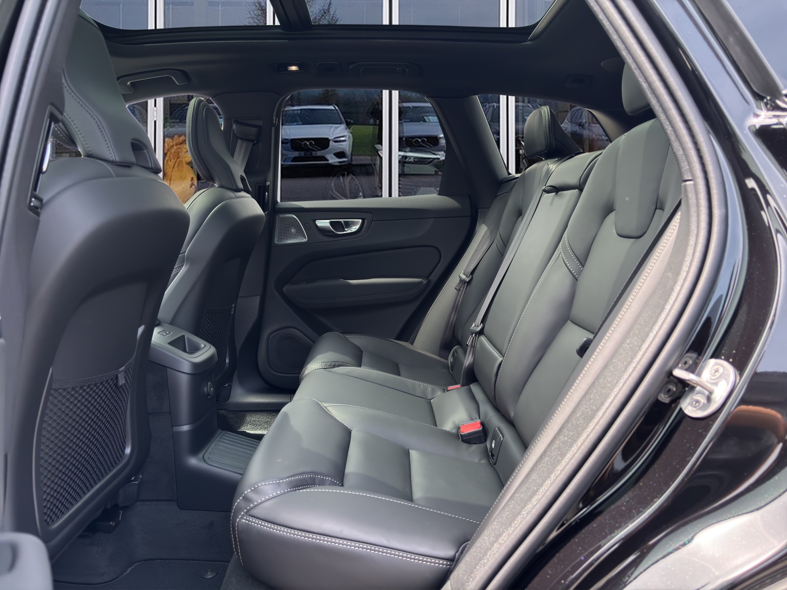 VOLVO XC60 2.0 T8 TE Black Edition eAWD-image-13