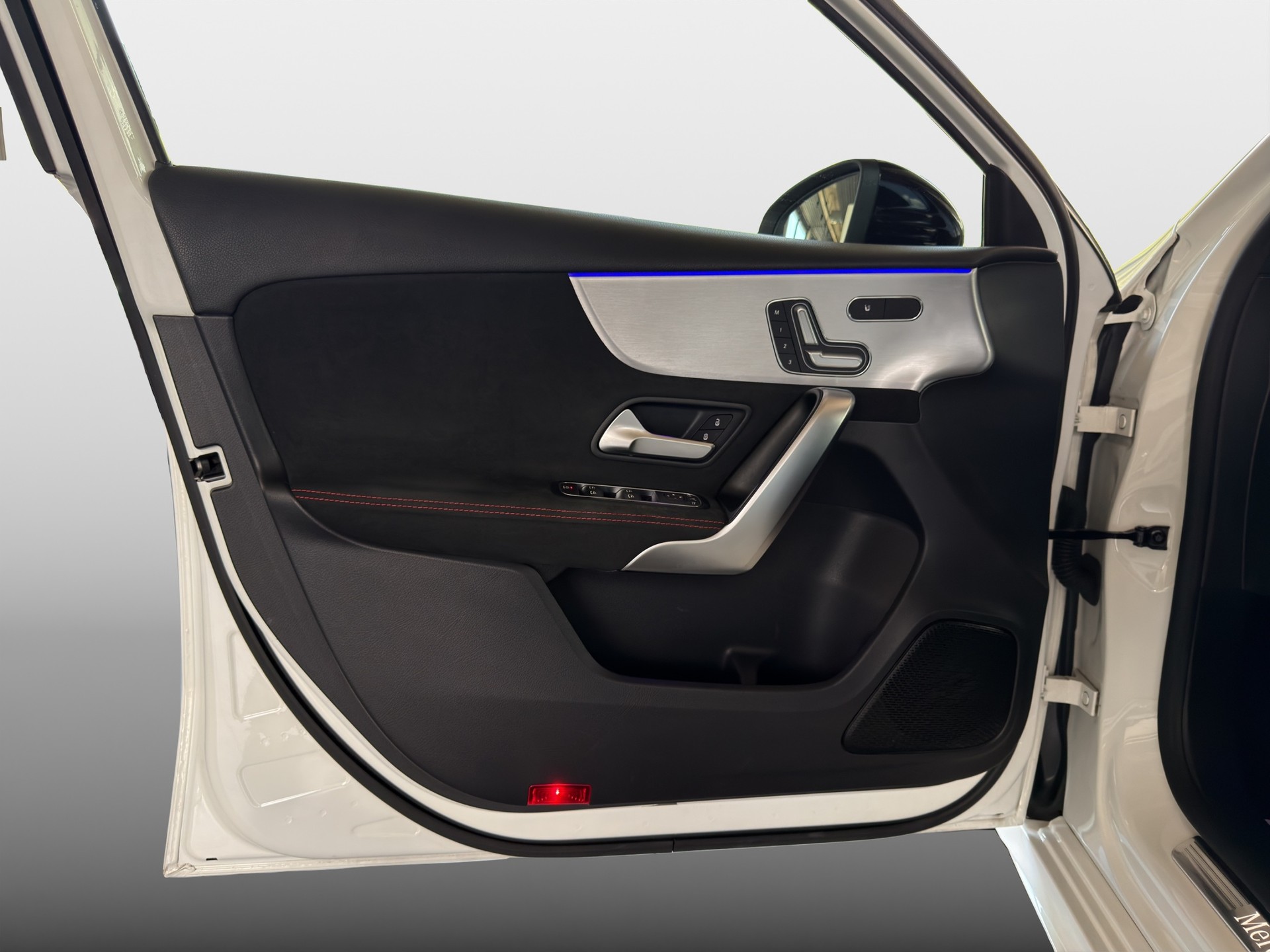 MERCEDES-BENZ A 250 4Matic AMG Line 4Matic 7G-DCT-image-11