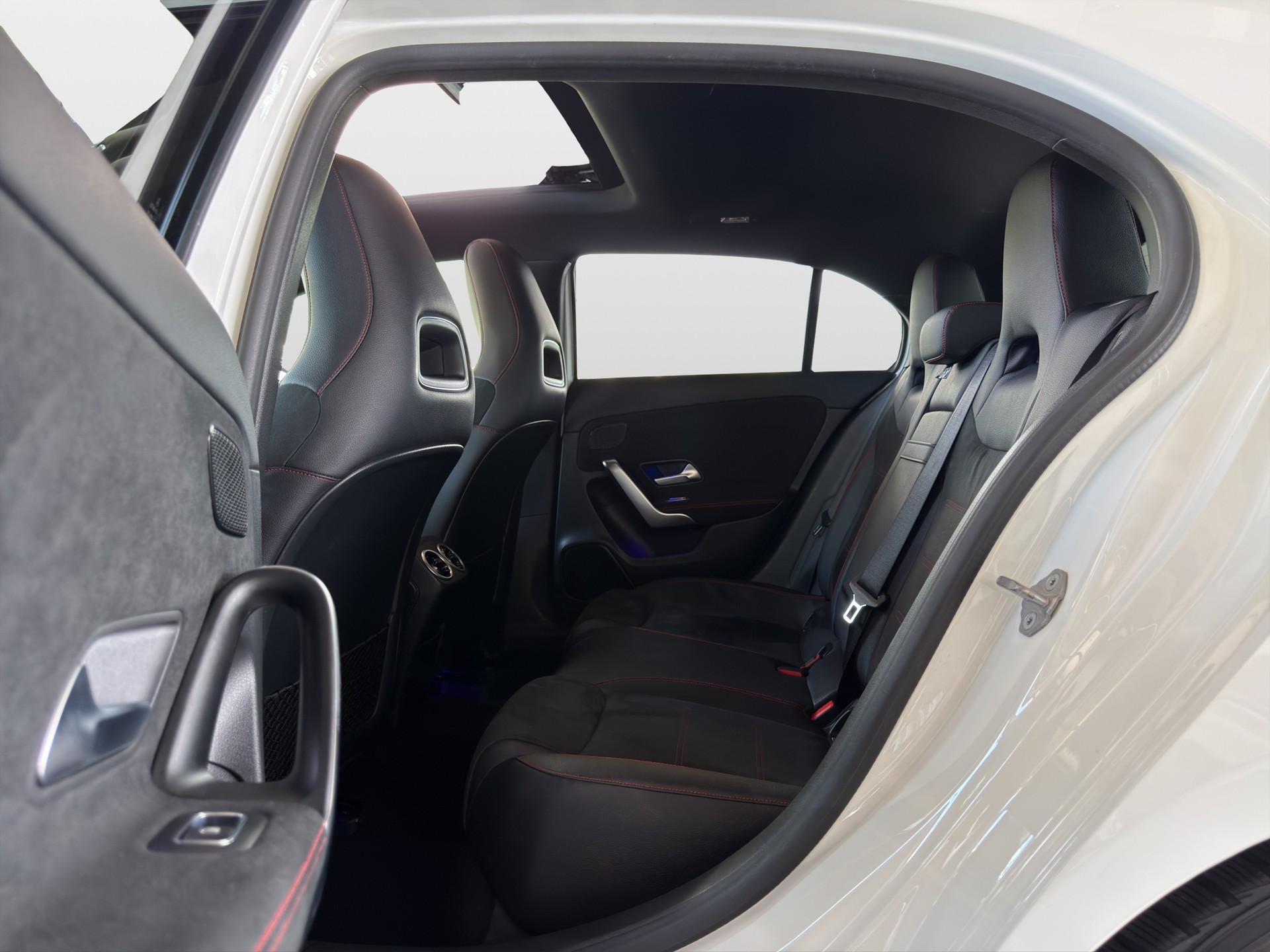 MERCEDES-BENZ A 250 4Matic AMG Line 4Matic 7G-DCT-image-13