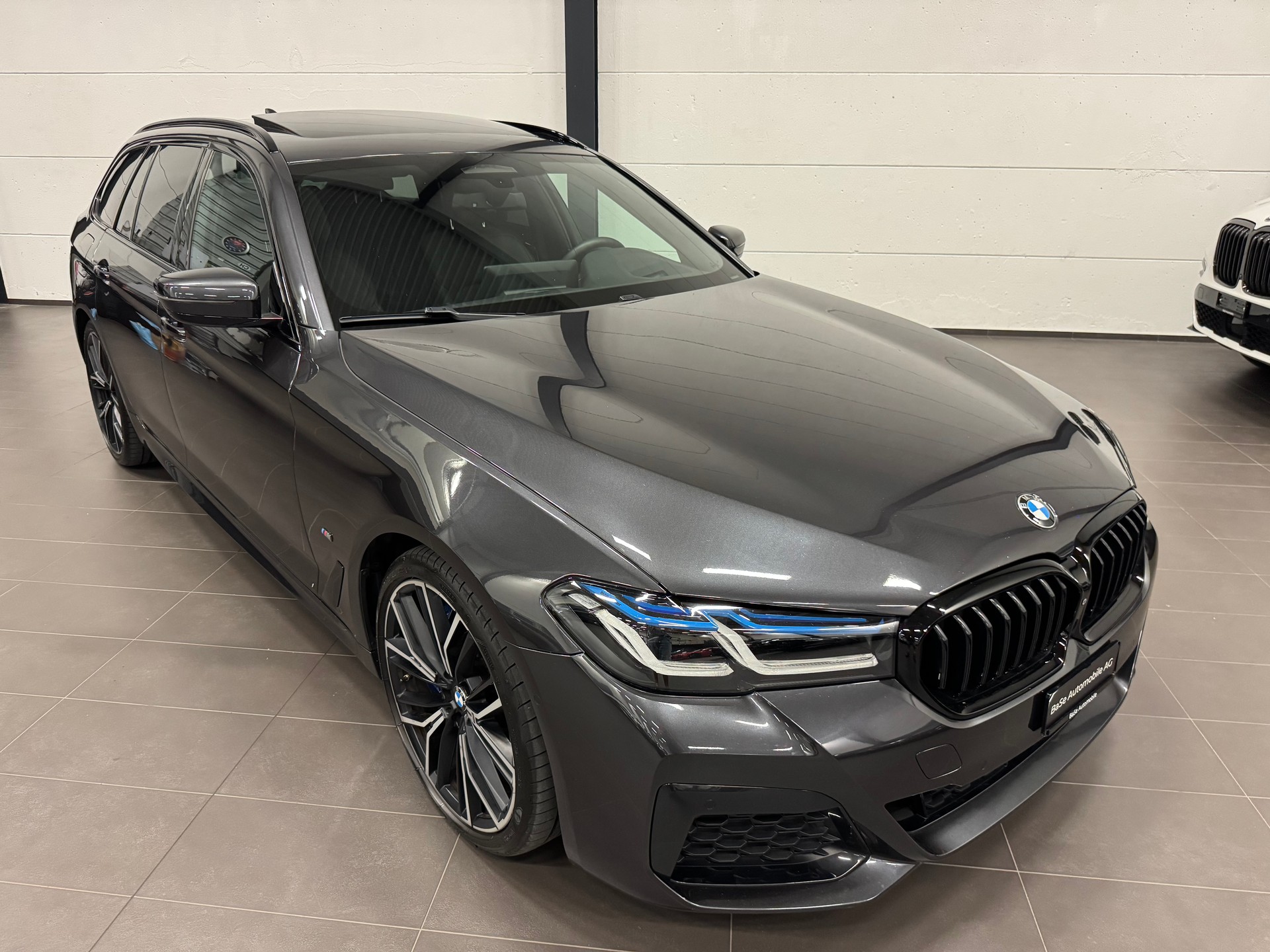 BMW 540d xDrive 48V Touring M Sport Steptronic-image-1