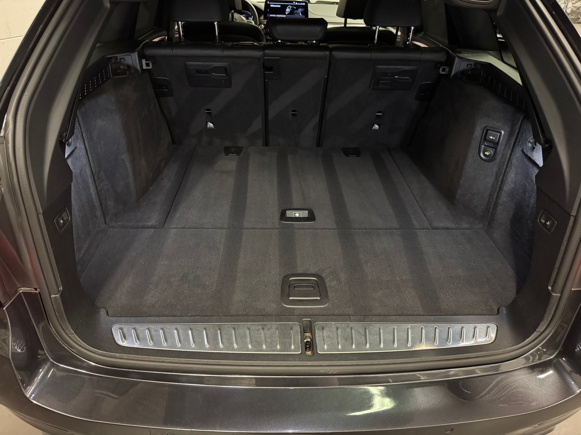 BMW 540d xDrive 48V Touring M Sport Steptronic-image-23