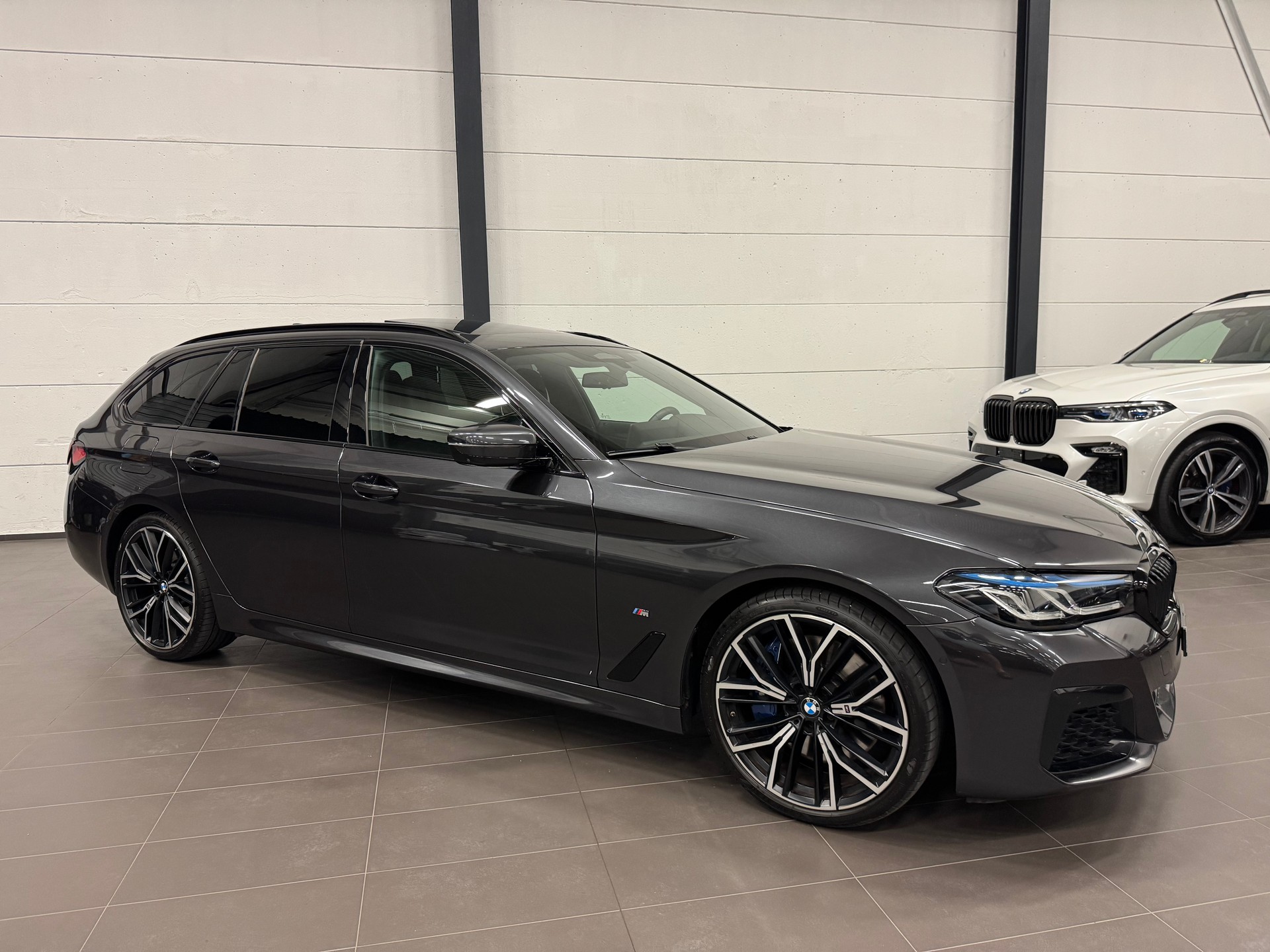 BMW 540d xDrive 48V Touring M Sport Steptronic-image-3