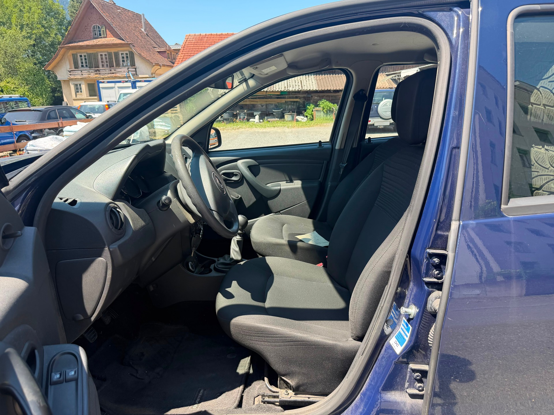 DACIA Duster 1.6 Celebration 4x4-image-5