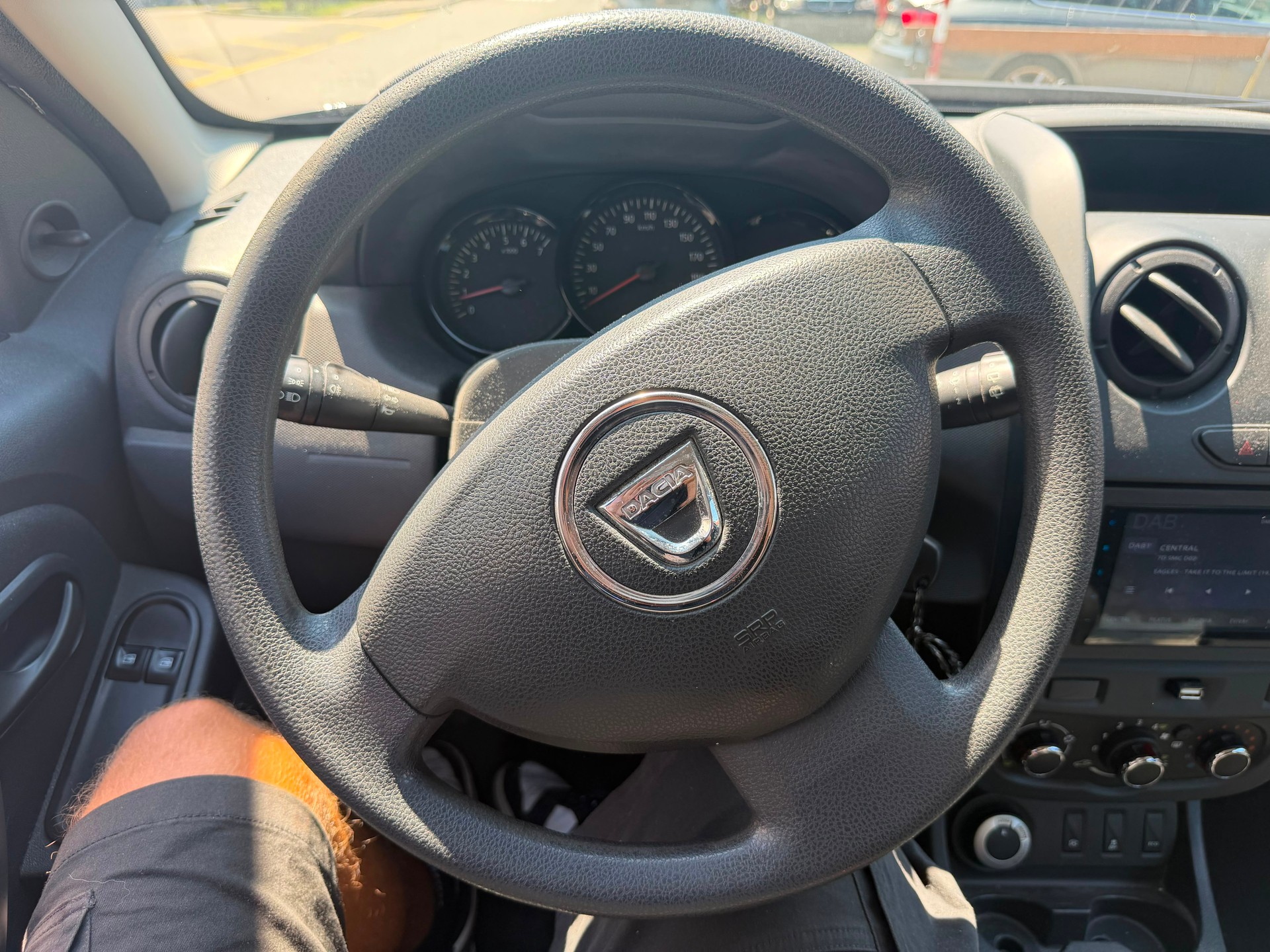 DACIA Duster 1.6 Celebration 4x4-image-9