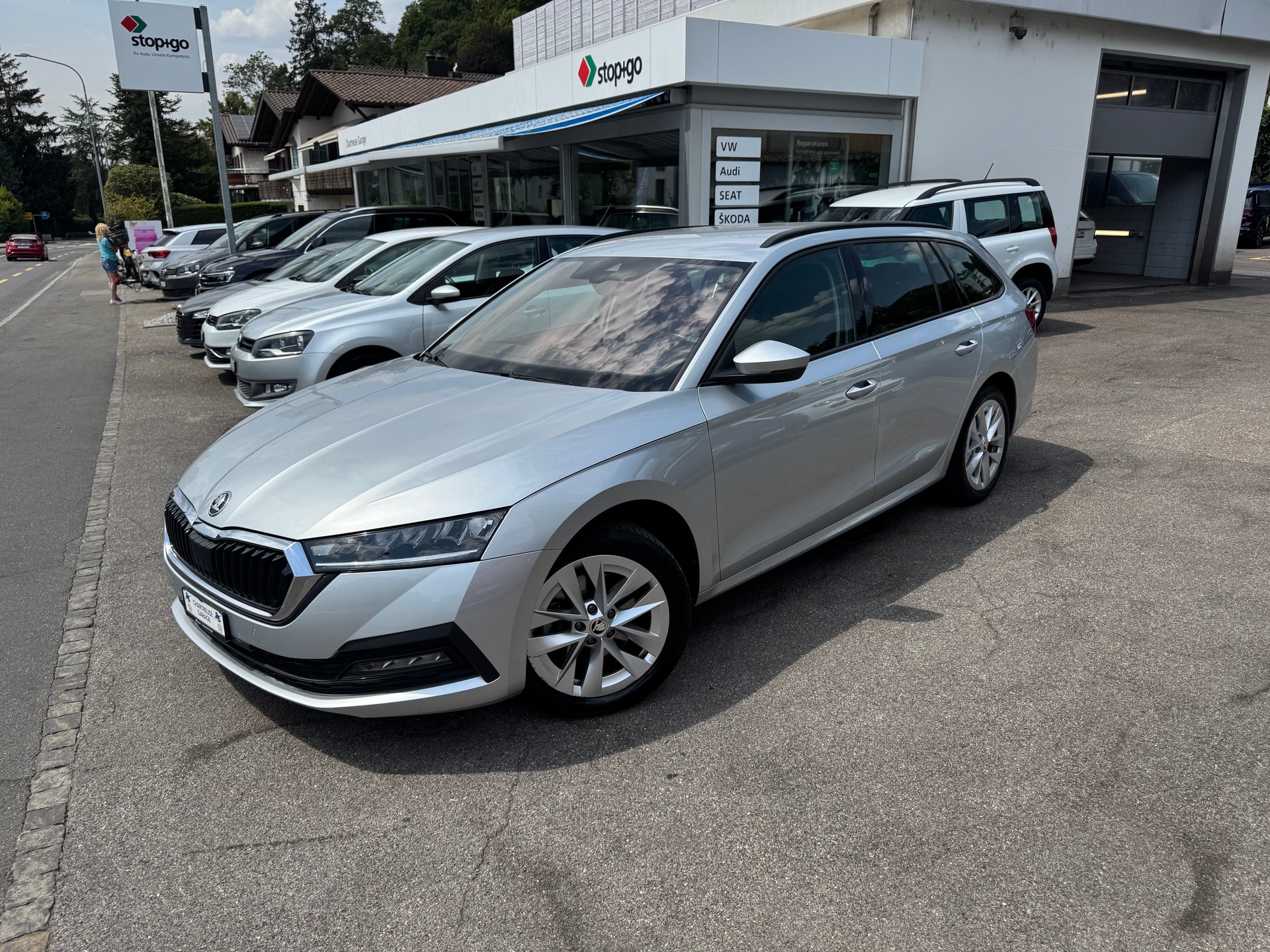 SKODA Octavia Combi 2.0 TDI DSG Ambition 4x4-image-0