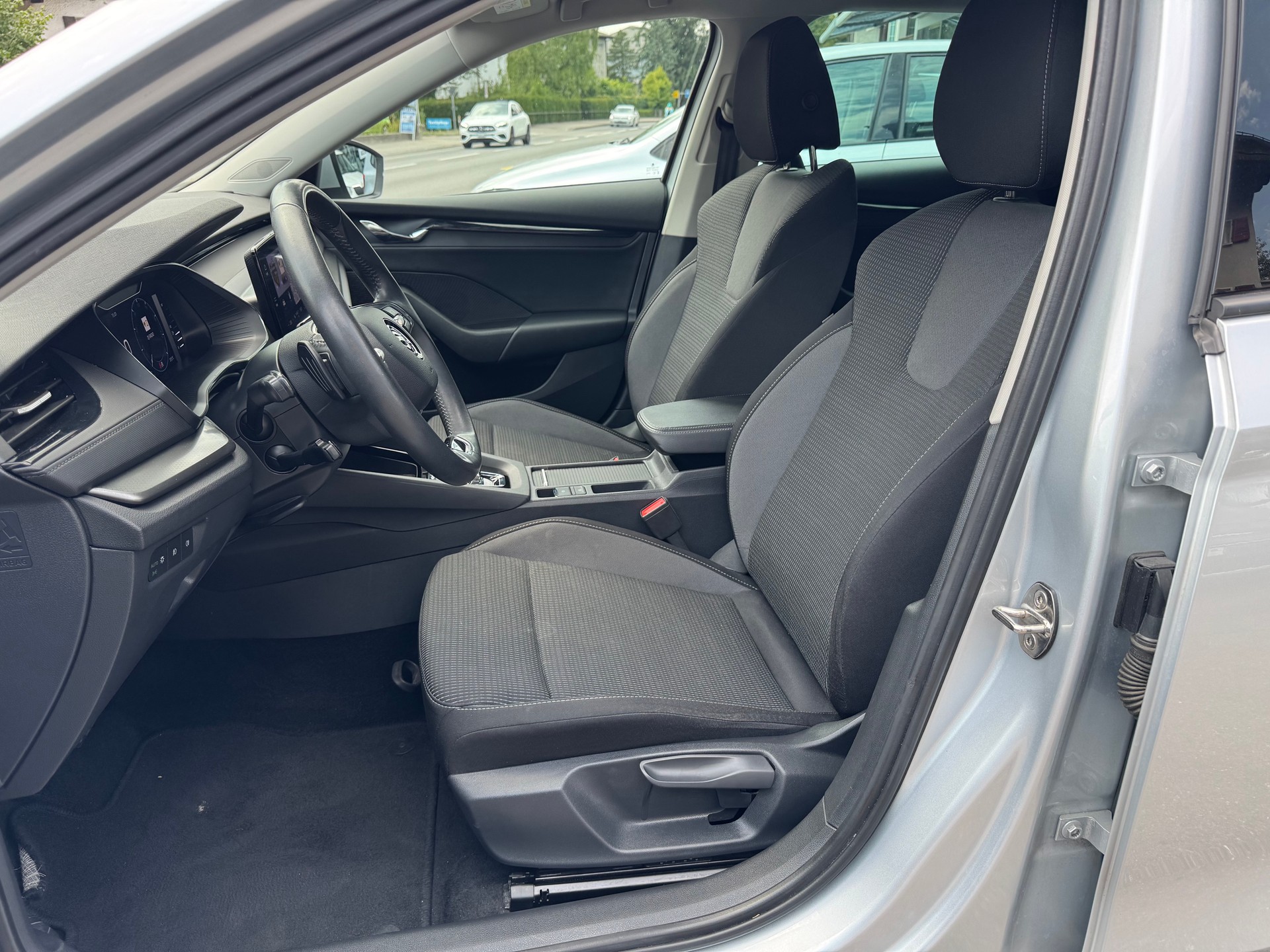 SKODA Octavia Combi 2.0 TDI DSG Ambition 4x4-image-28