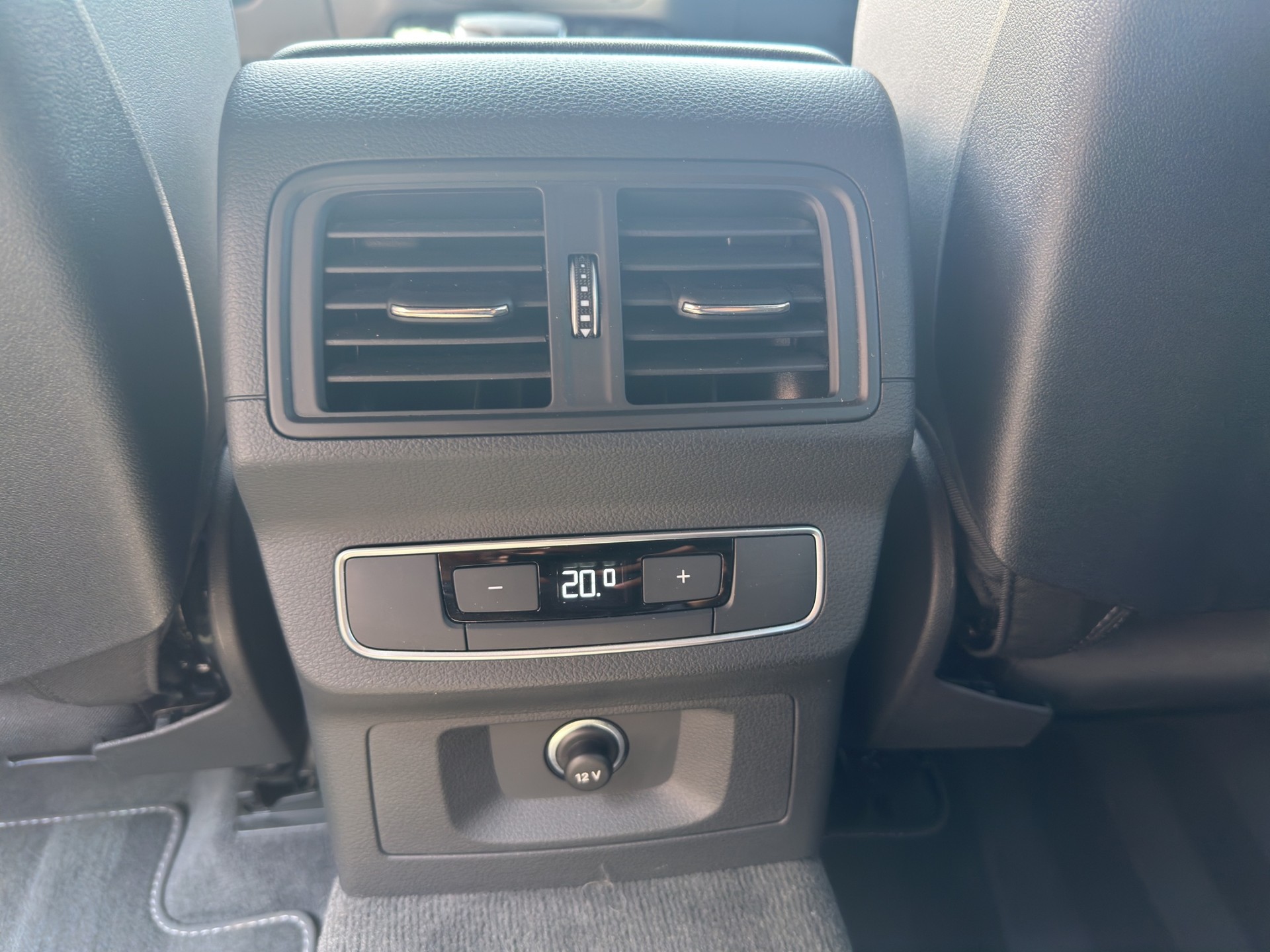 AUDI Q5 40 TDI quattro S-tronic-image-15