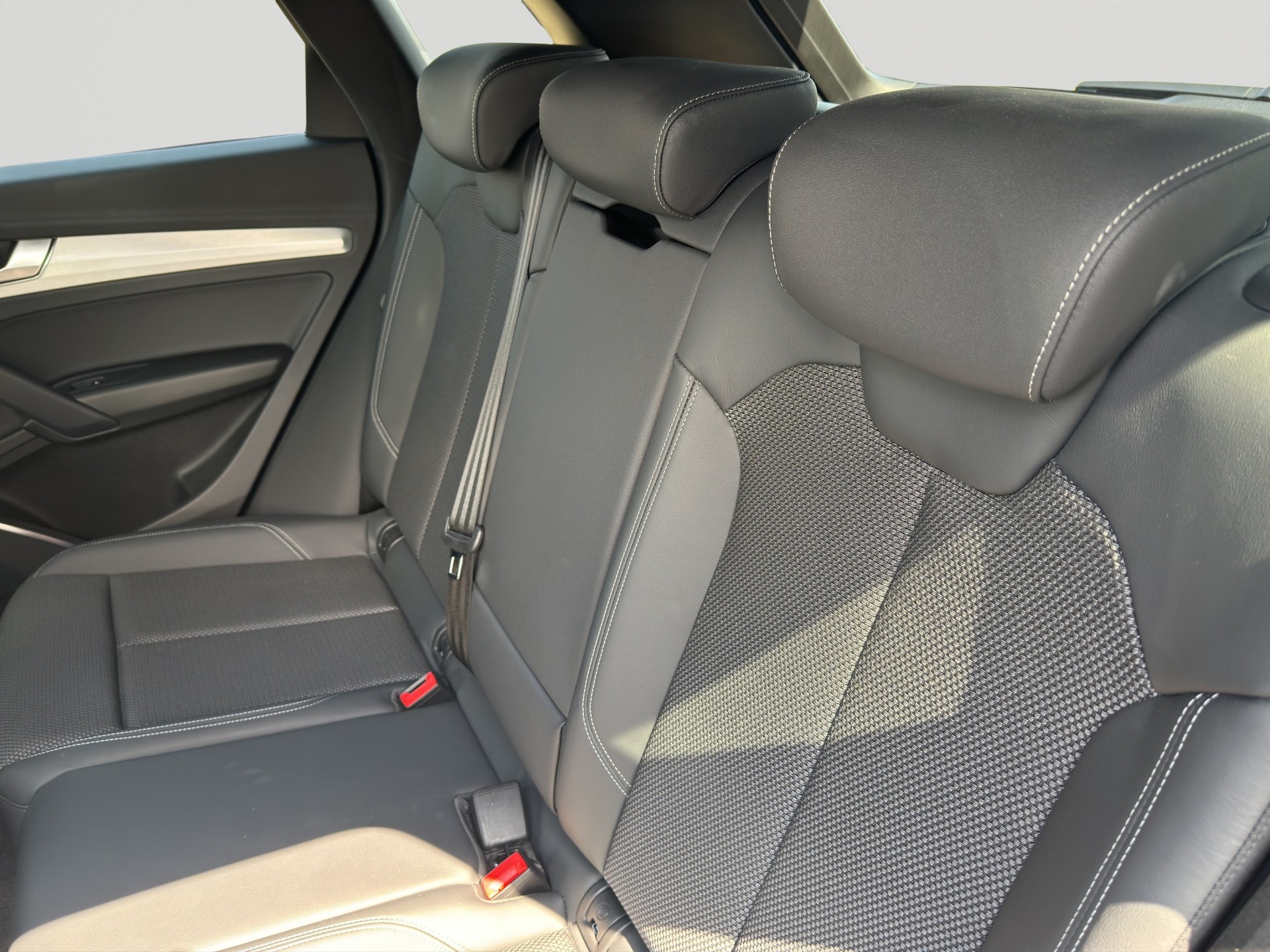 AUDI Q5 40 TDI quattro S-tronic-image-8