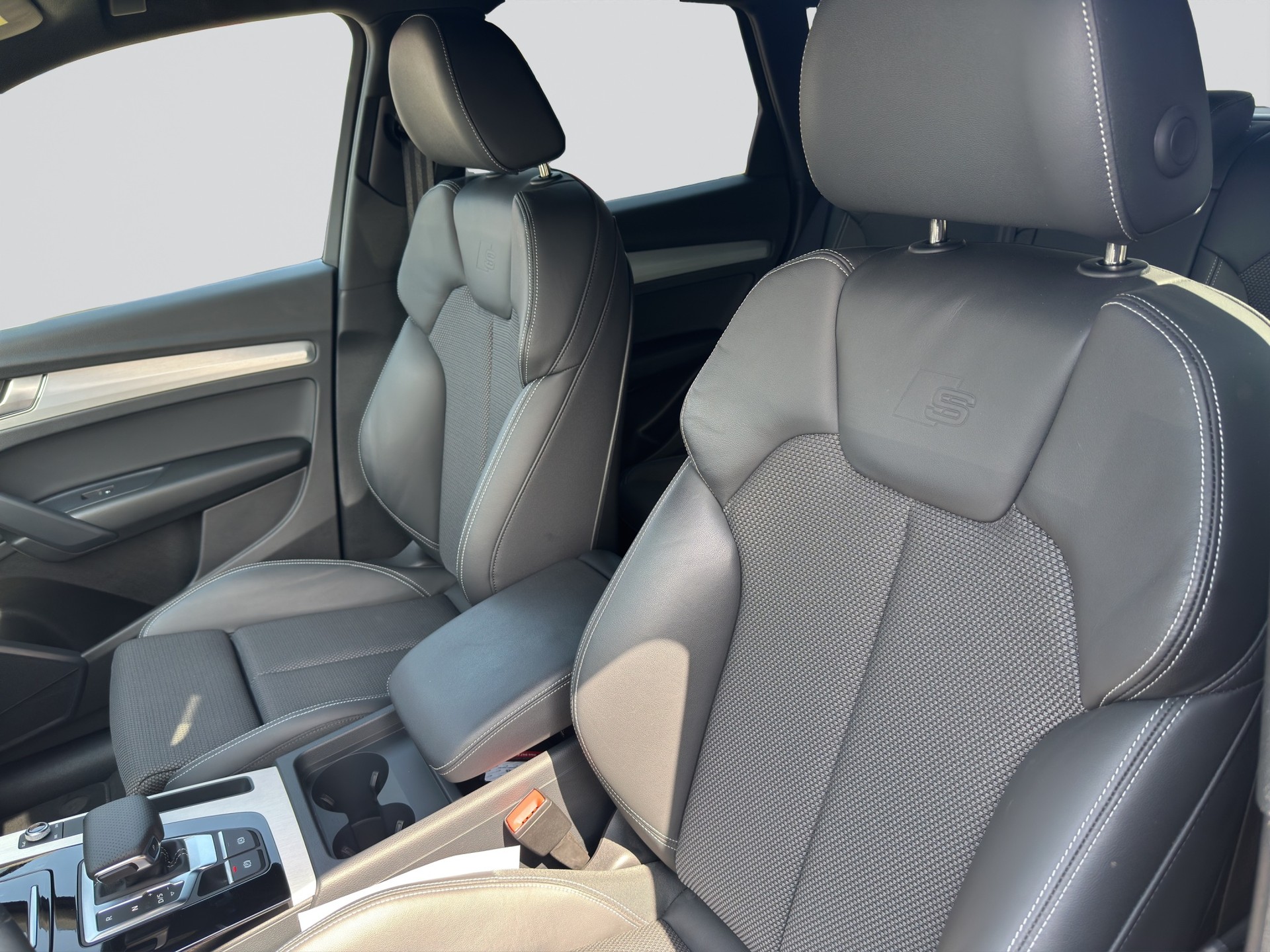 AUDI Q5 40 TDI quattro S-tronic-image-6