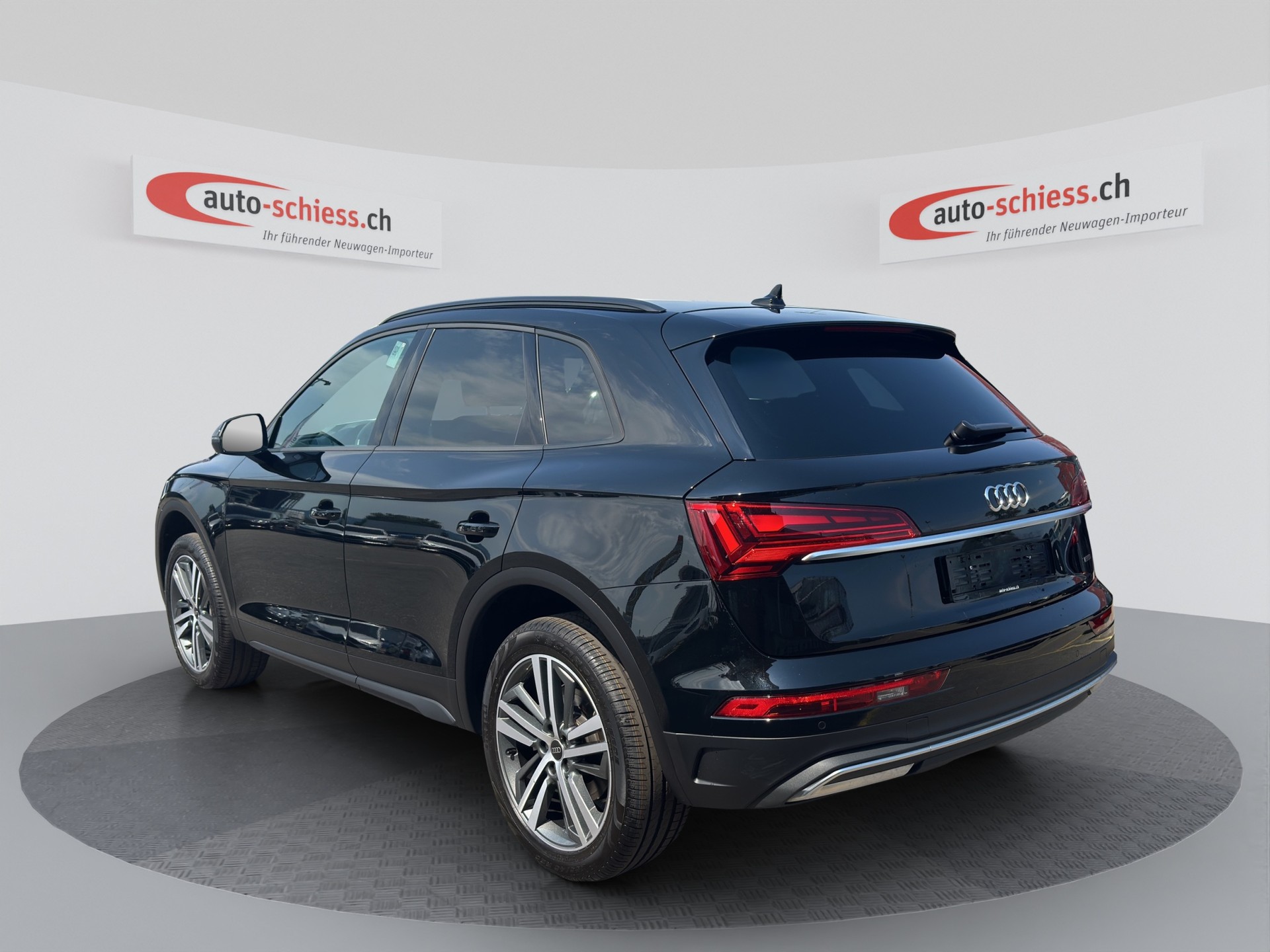 AUDI Q5 40 TDI quattro S-tronic-image-2