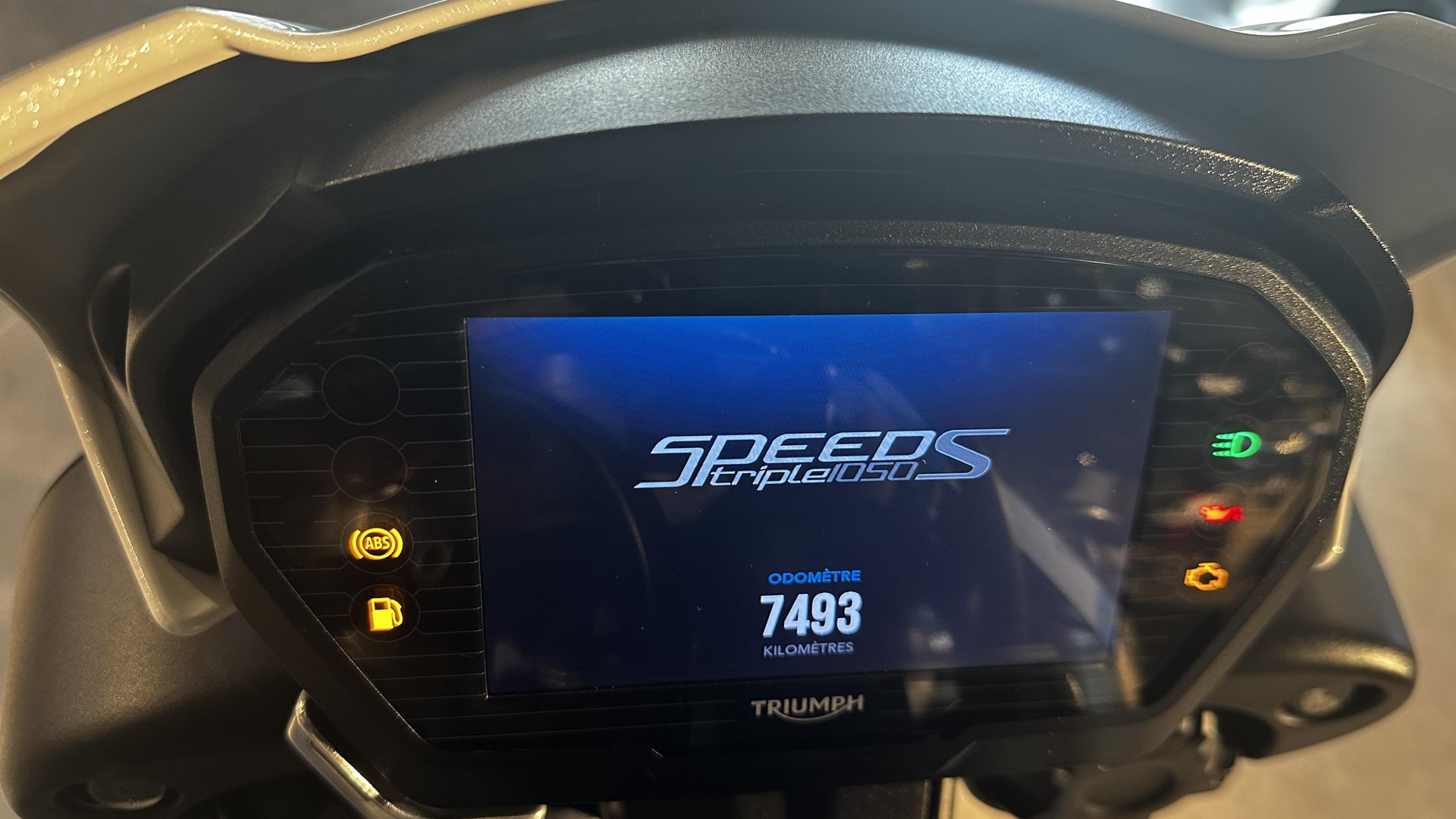 TRIUMPH Speed Triple S 1050 ABS-image-4